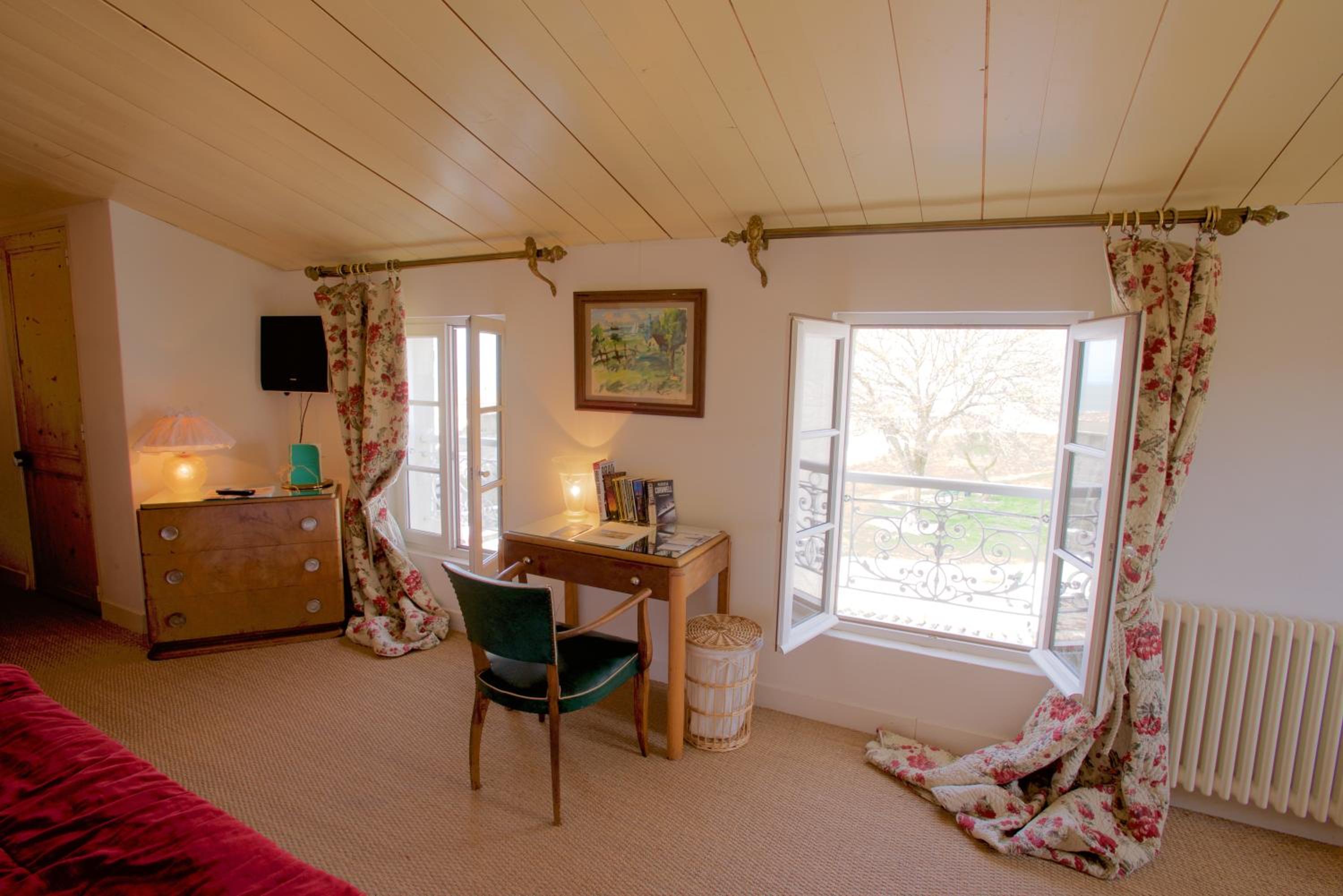 Deluxe Room (1 adult + 2 children) photo 2
