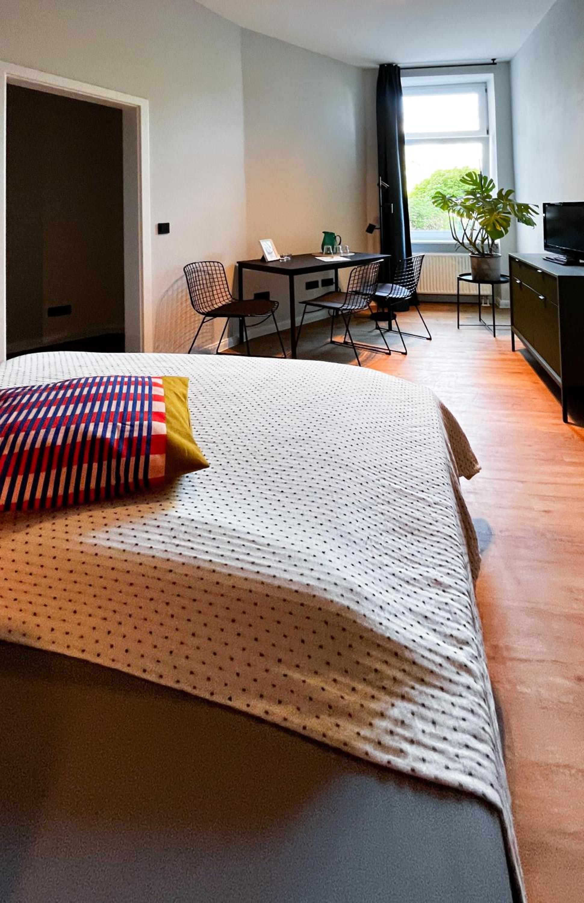 Two-Bedroom Apartment - Photo 8