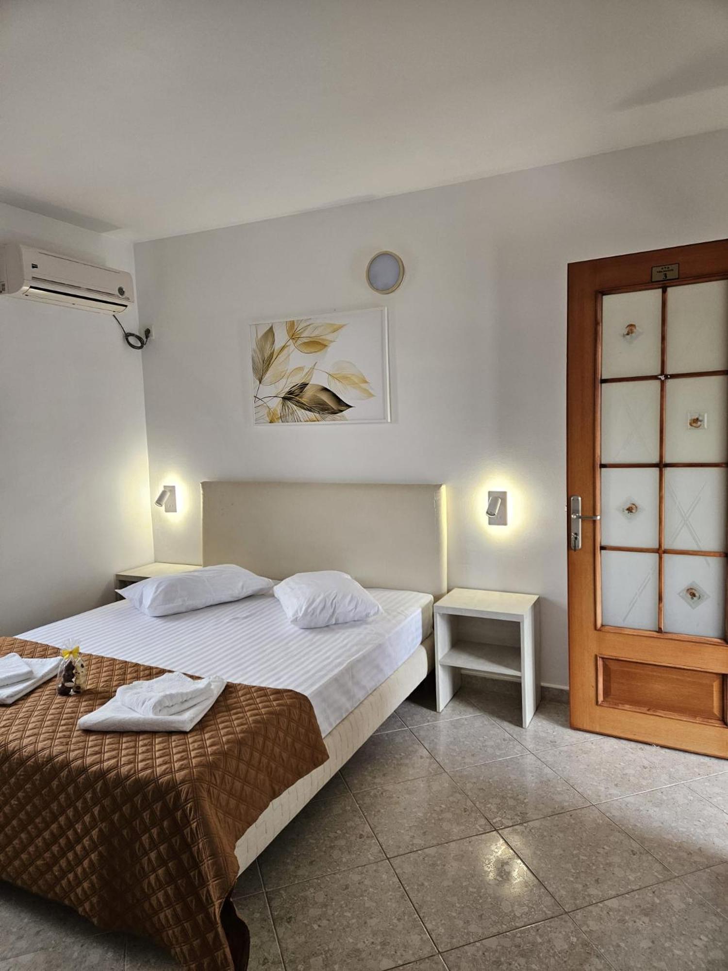 Standard Double Room - Photo 1