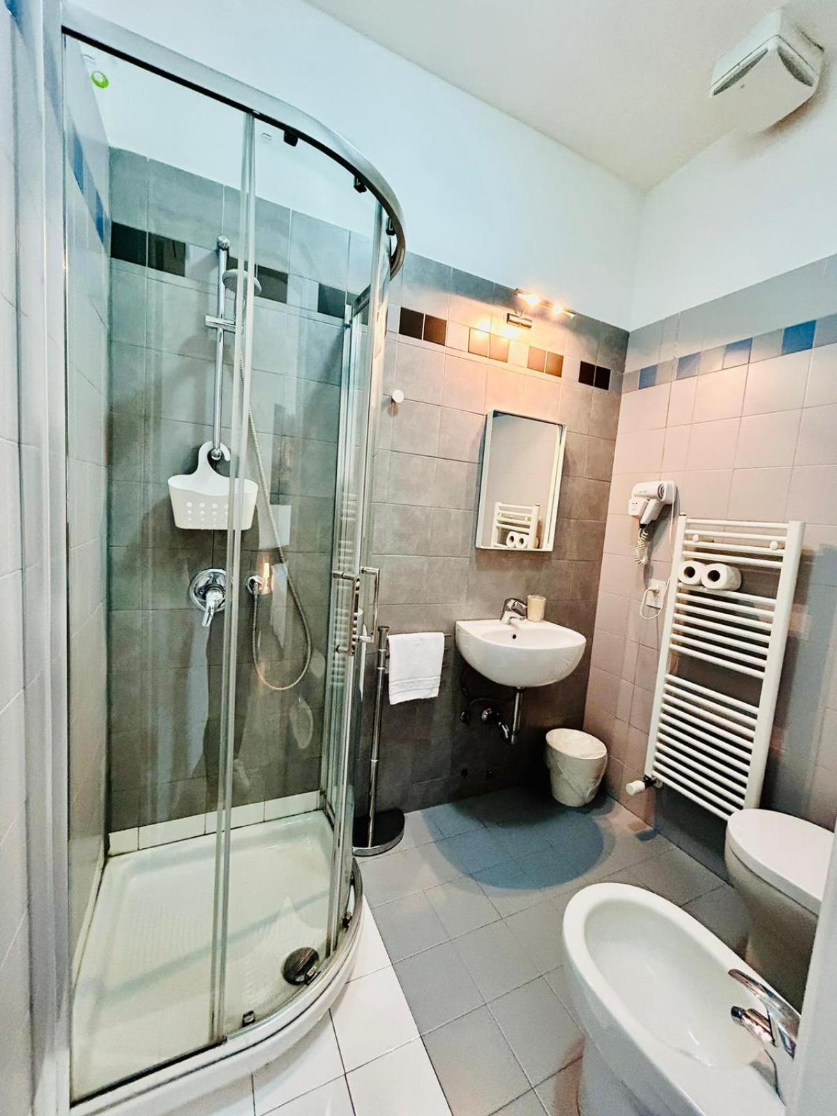 Single Room with Private Bathroom photo 3