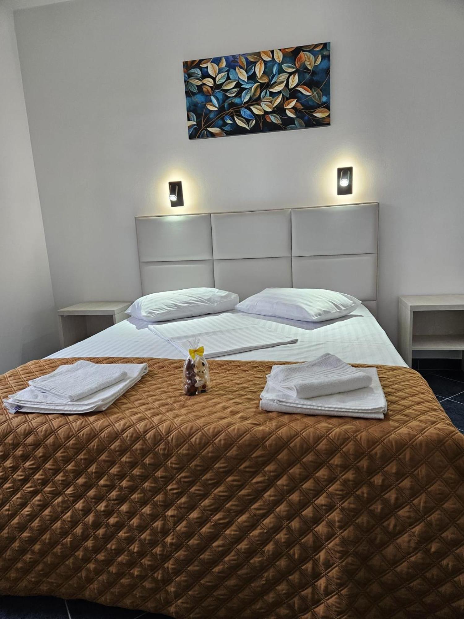 Standard Double Room - Photo 6