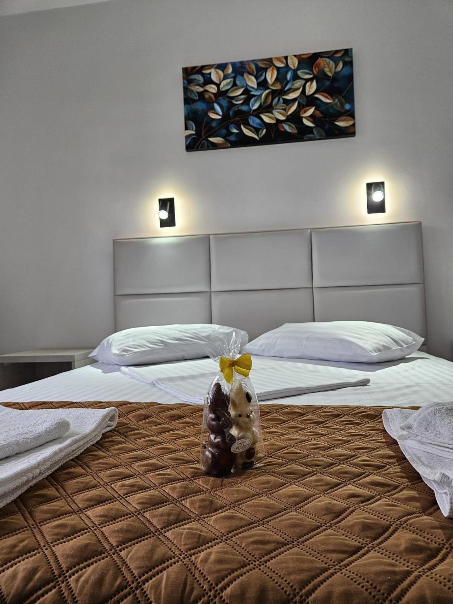 Standard Double Room - Photo 7
