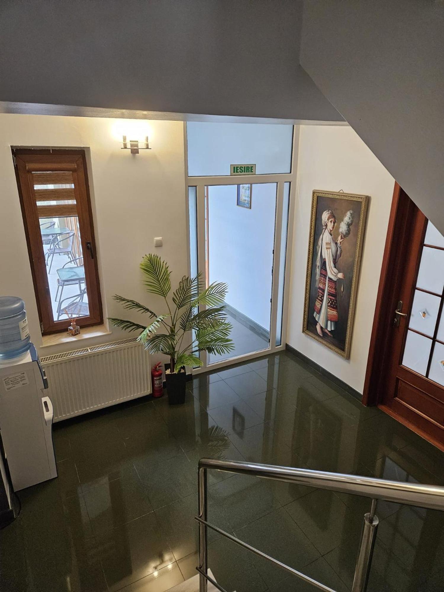 Standard Double Room - Photo 10