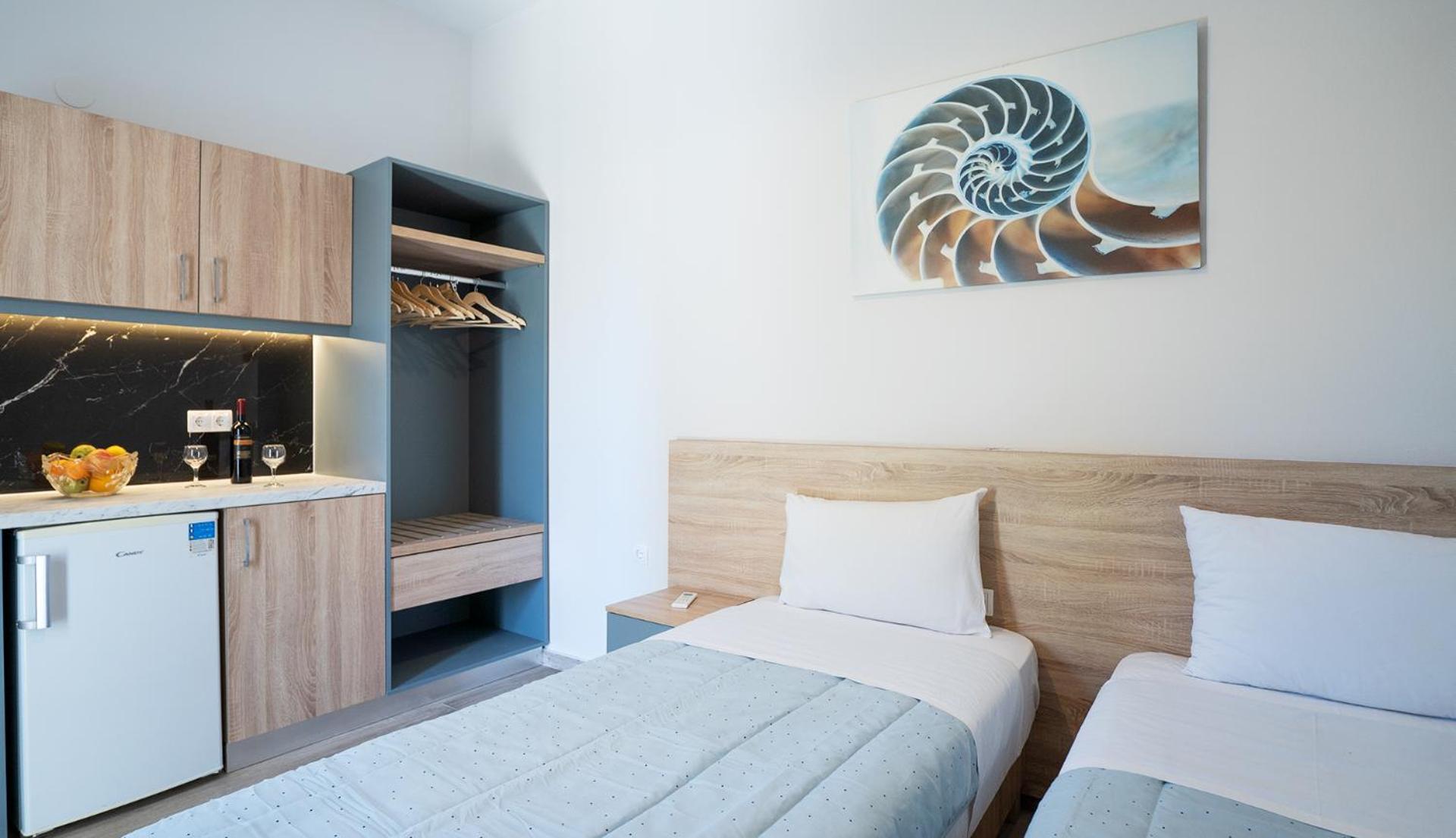Deluxe Twin Room with Sea View - Photo 3