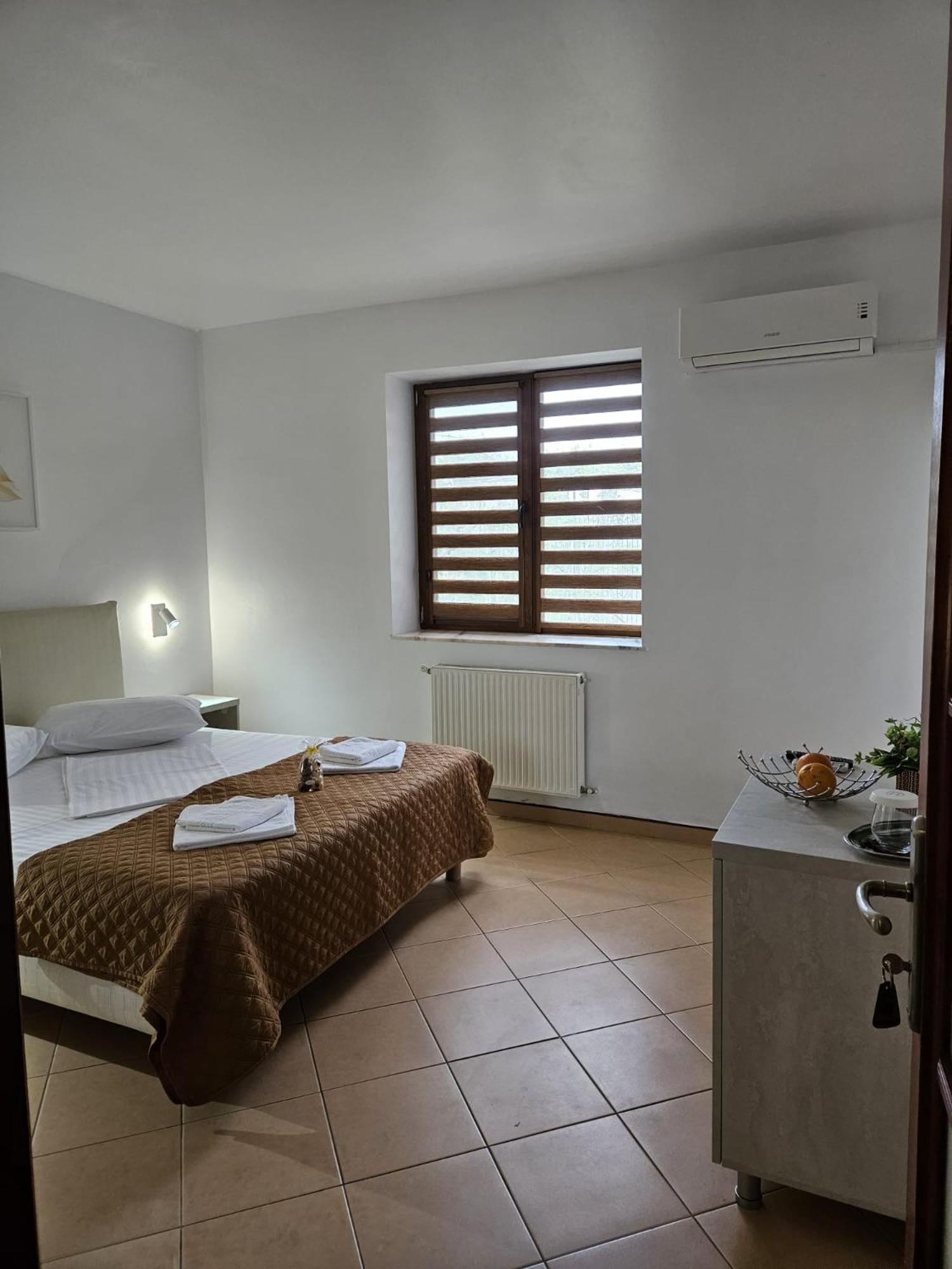 Standard Double Room - Photo 55