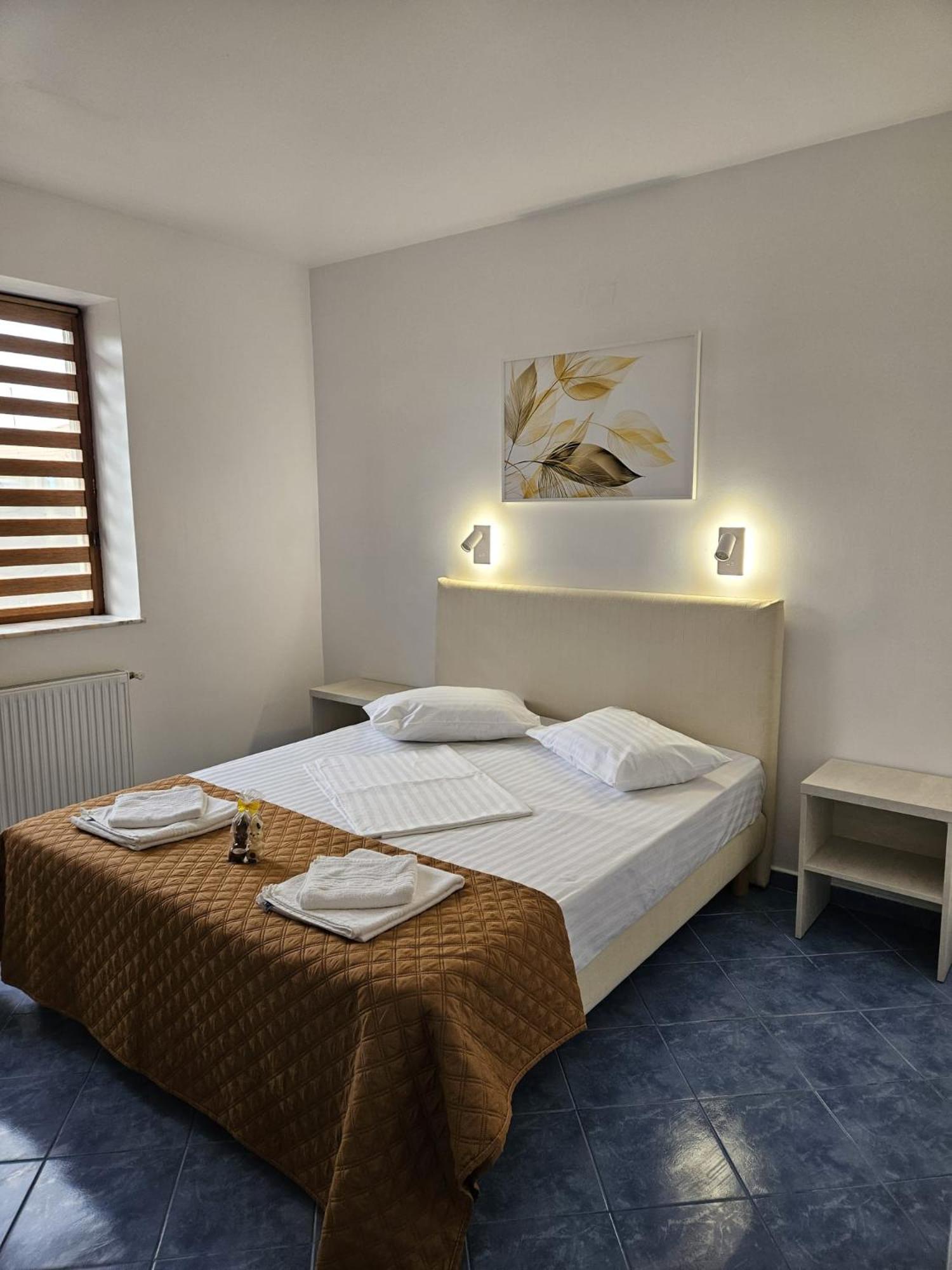 Standard Double Room - Photo 16