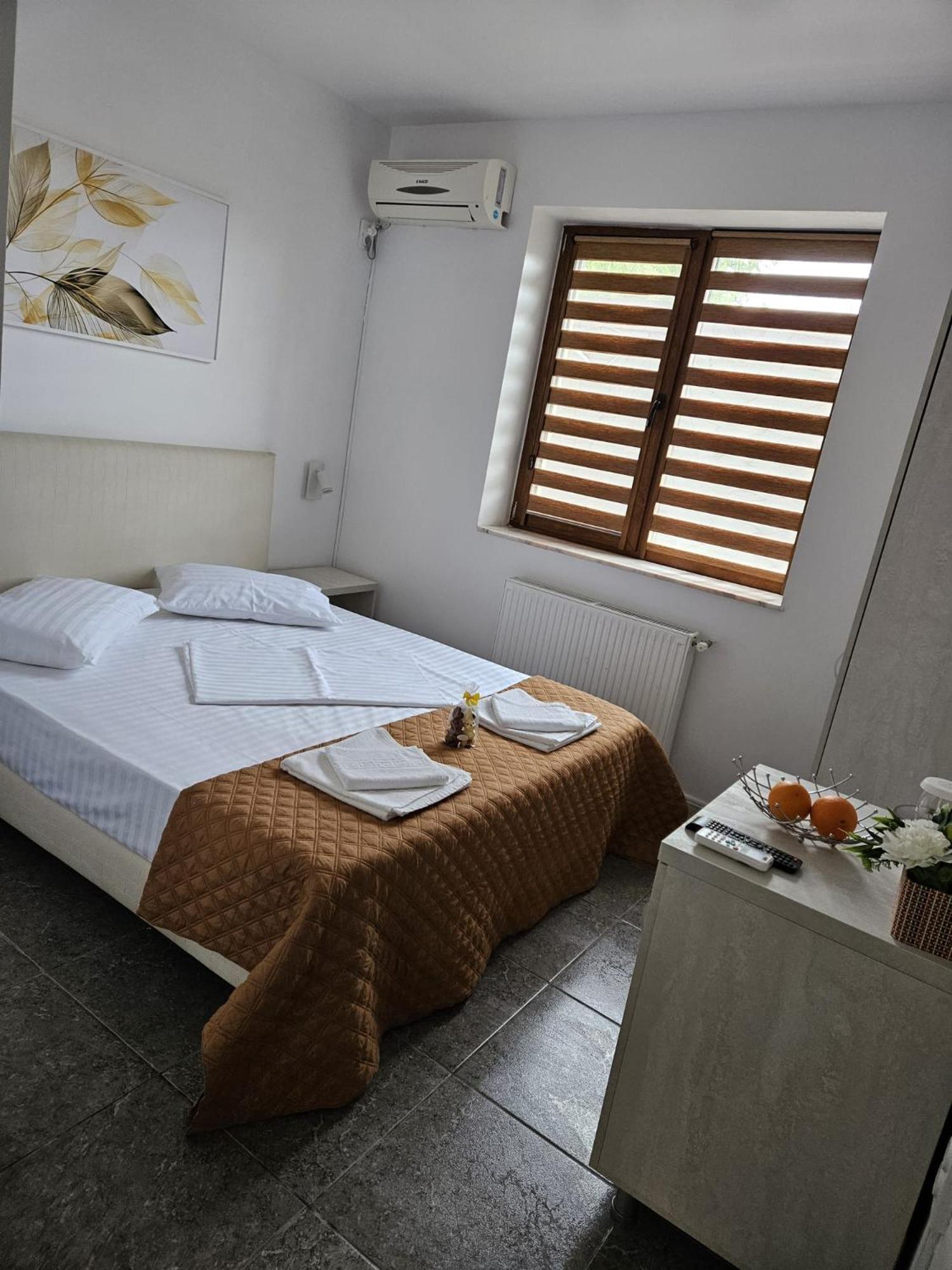 Standard Double Room - Photo 18