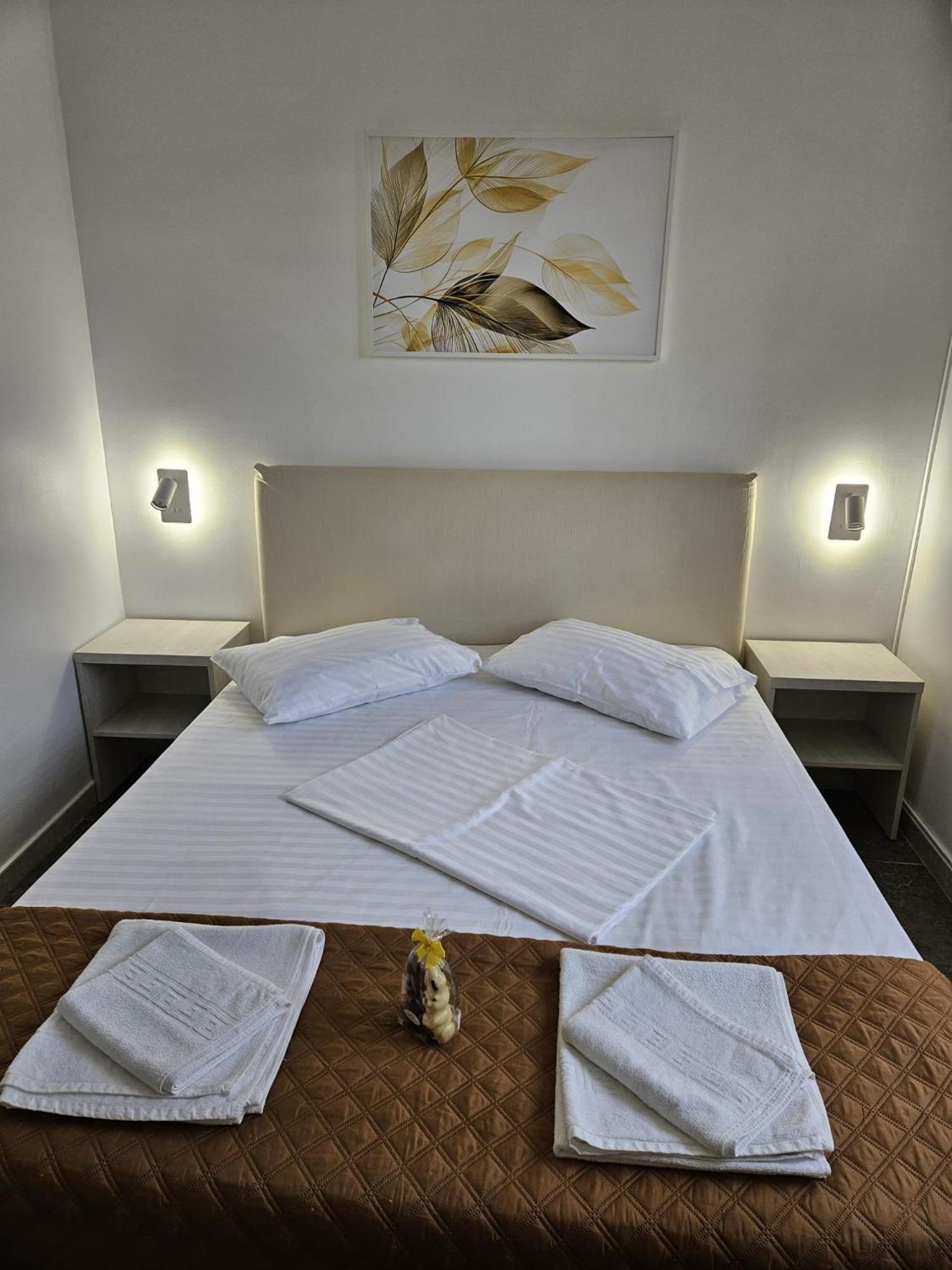 Standard Double Room - Photo 20
