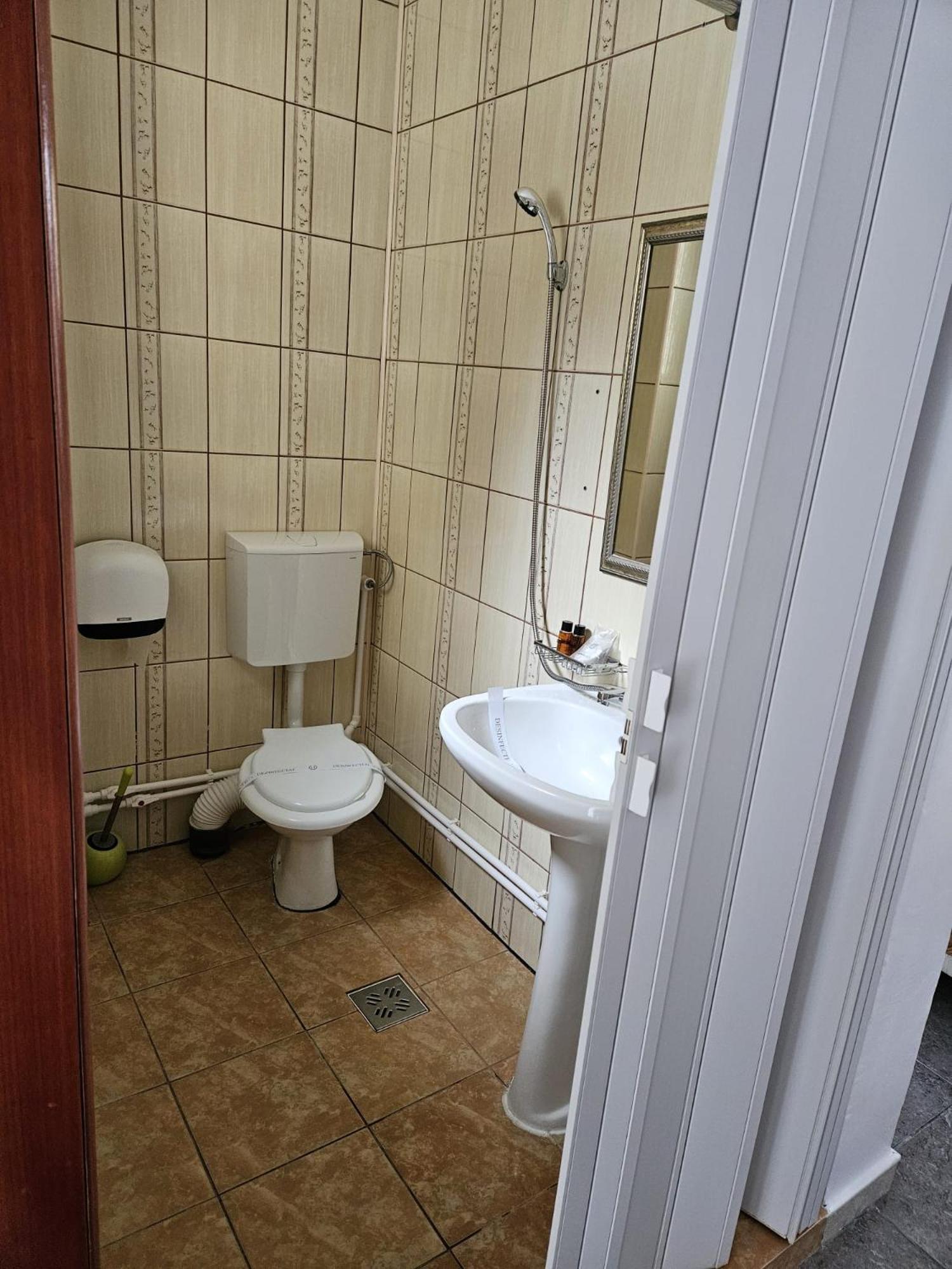 Standard Double Room - Photo 22