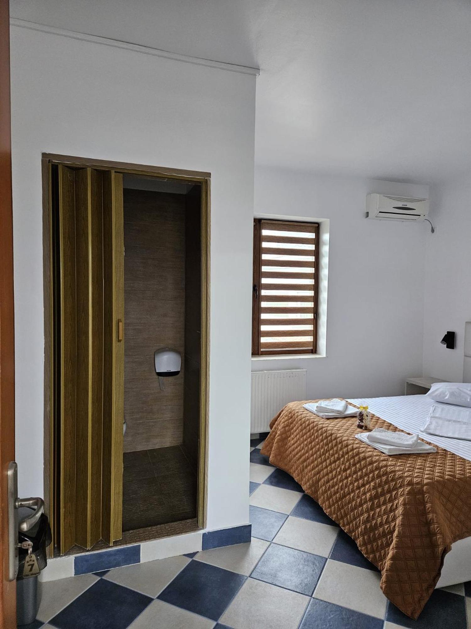 Standard Double Room - Photo 26