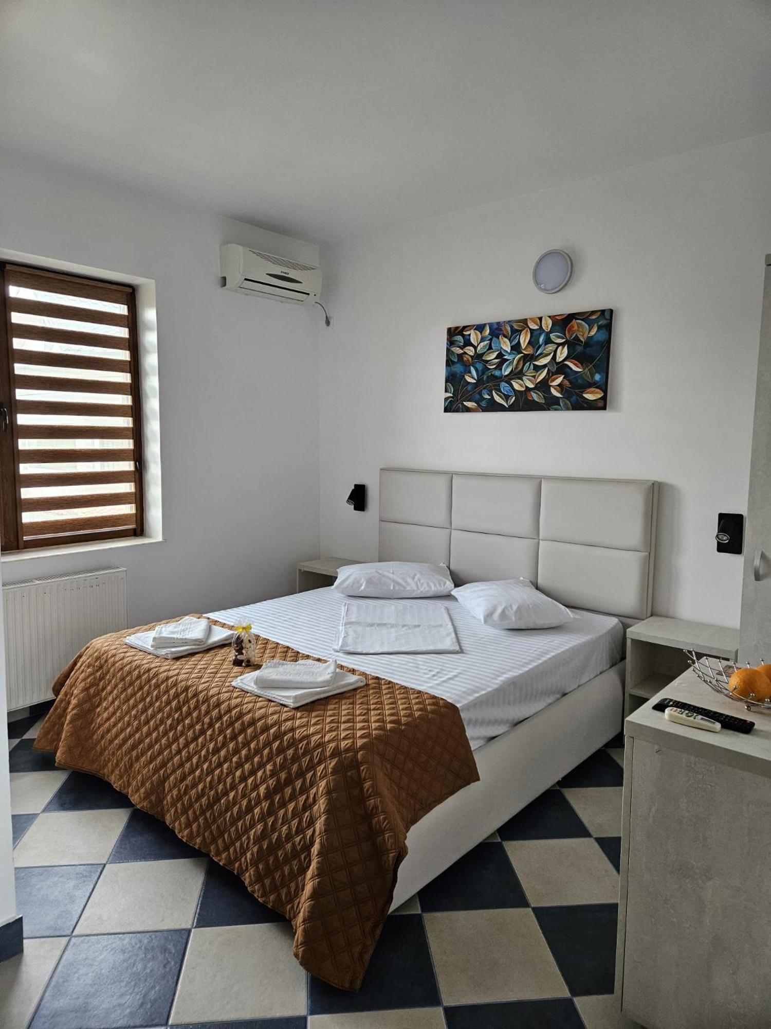 Standard Double Room - Photo 28