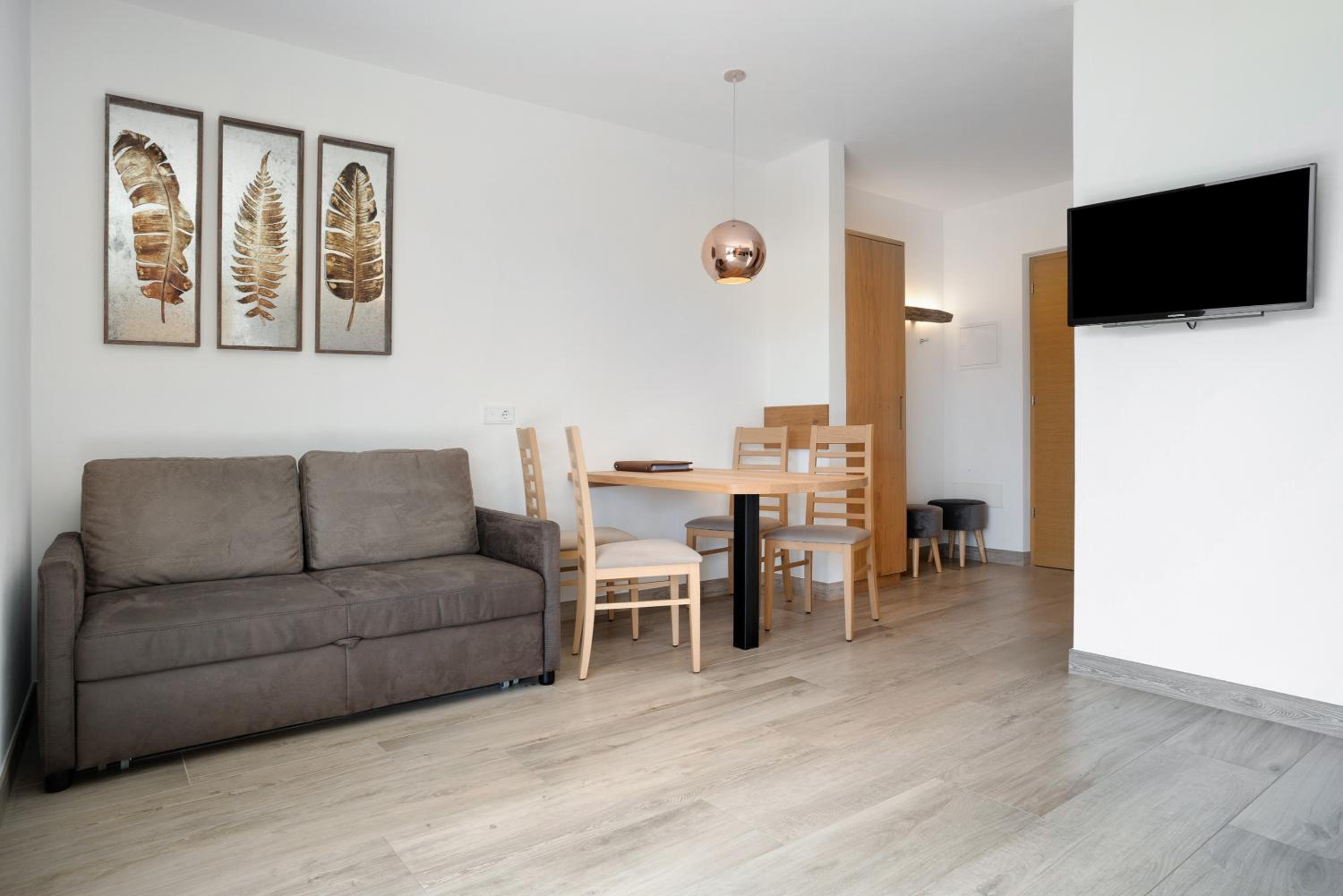 Superior One-Bedroom Apartment with Balcony