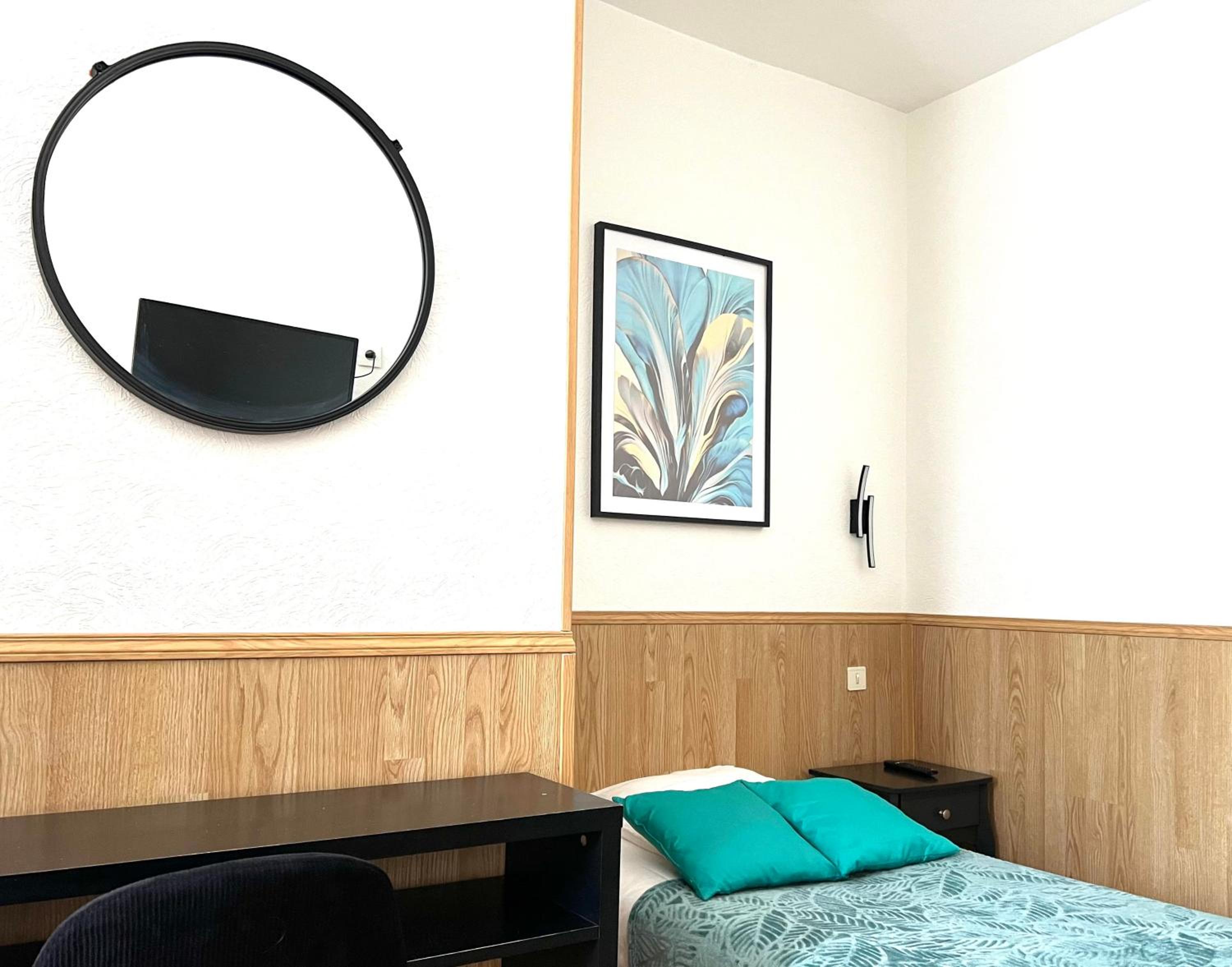 Standard Single Room with Shower photo 2