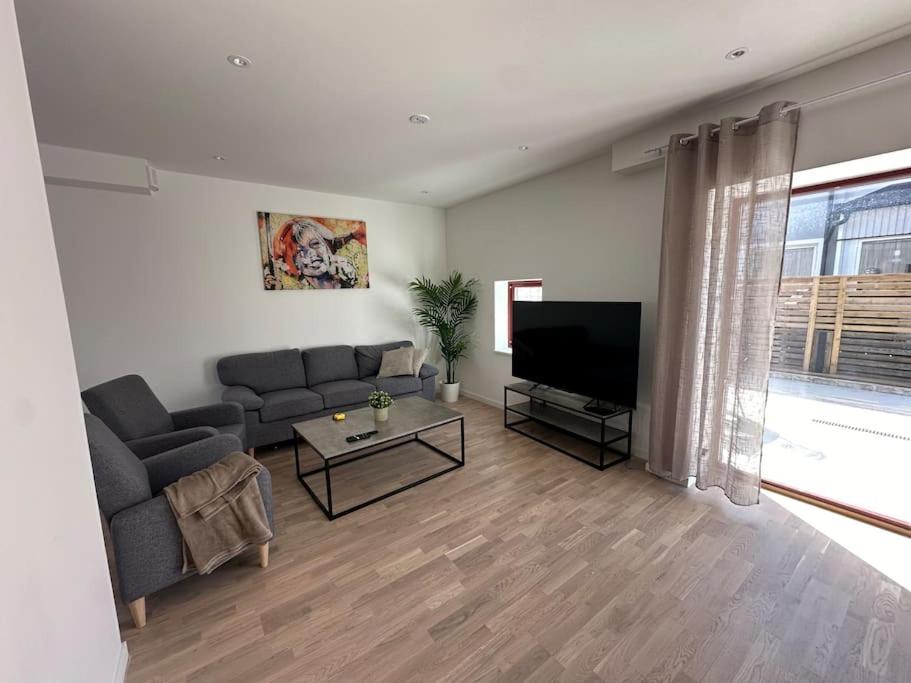 Three-Bedroom Apartment photo 1