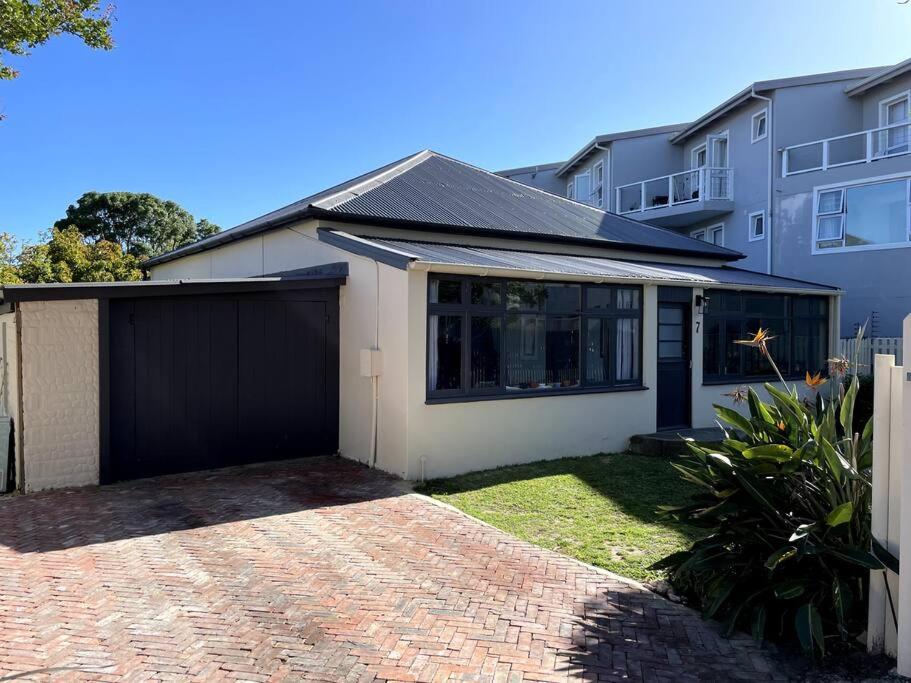 Three-Bedroom House photo 2