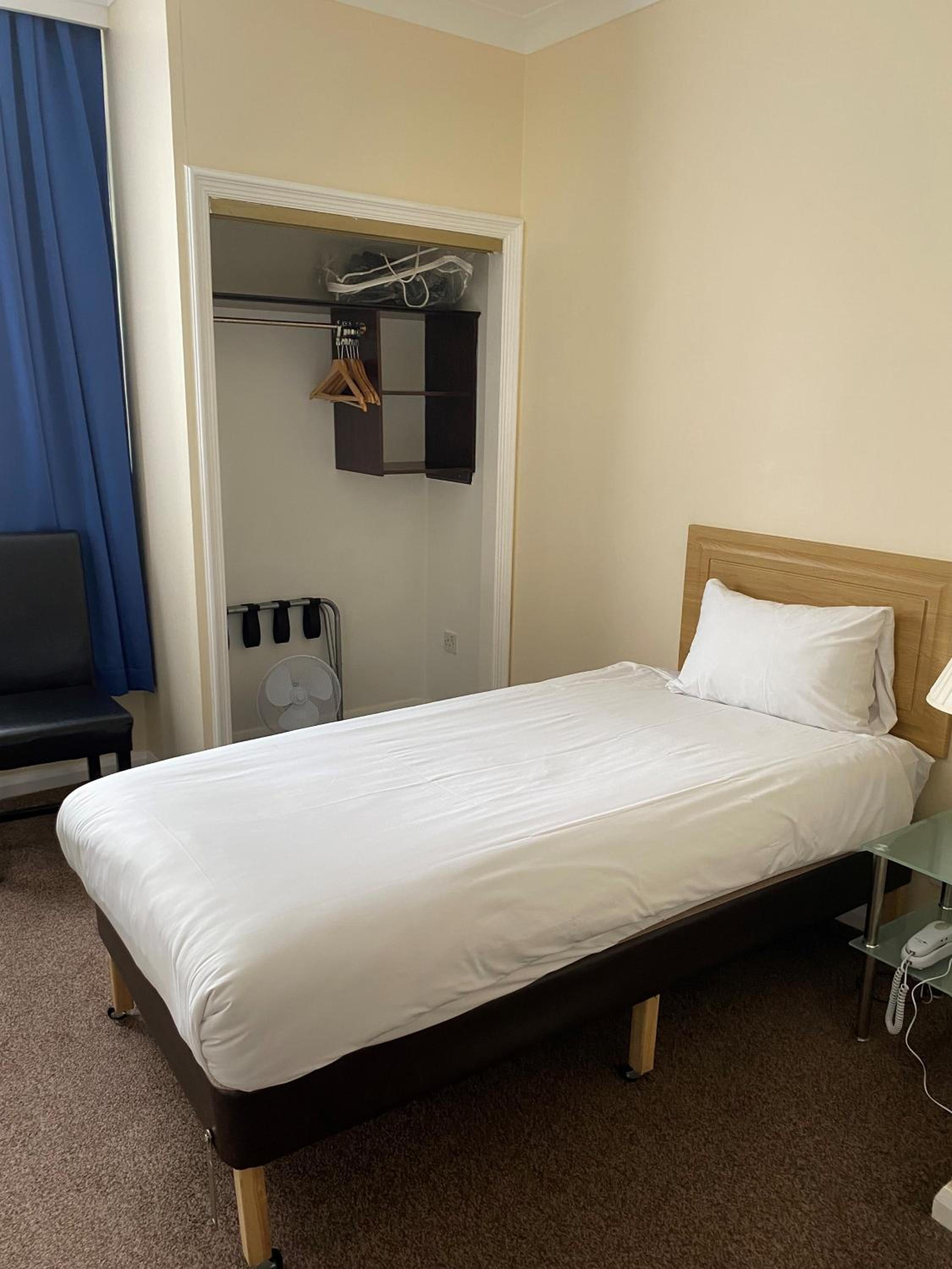 Standard Single Room - Photo 2