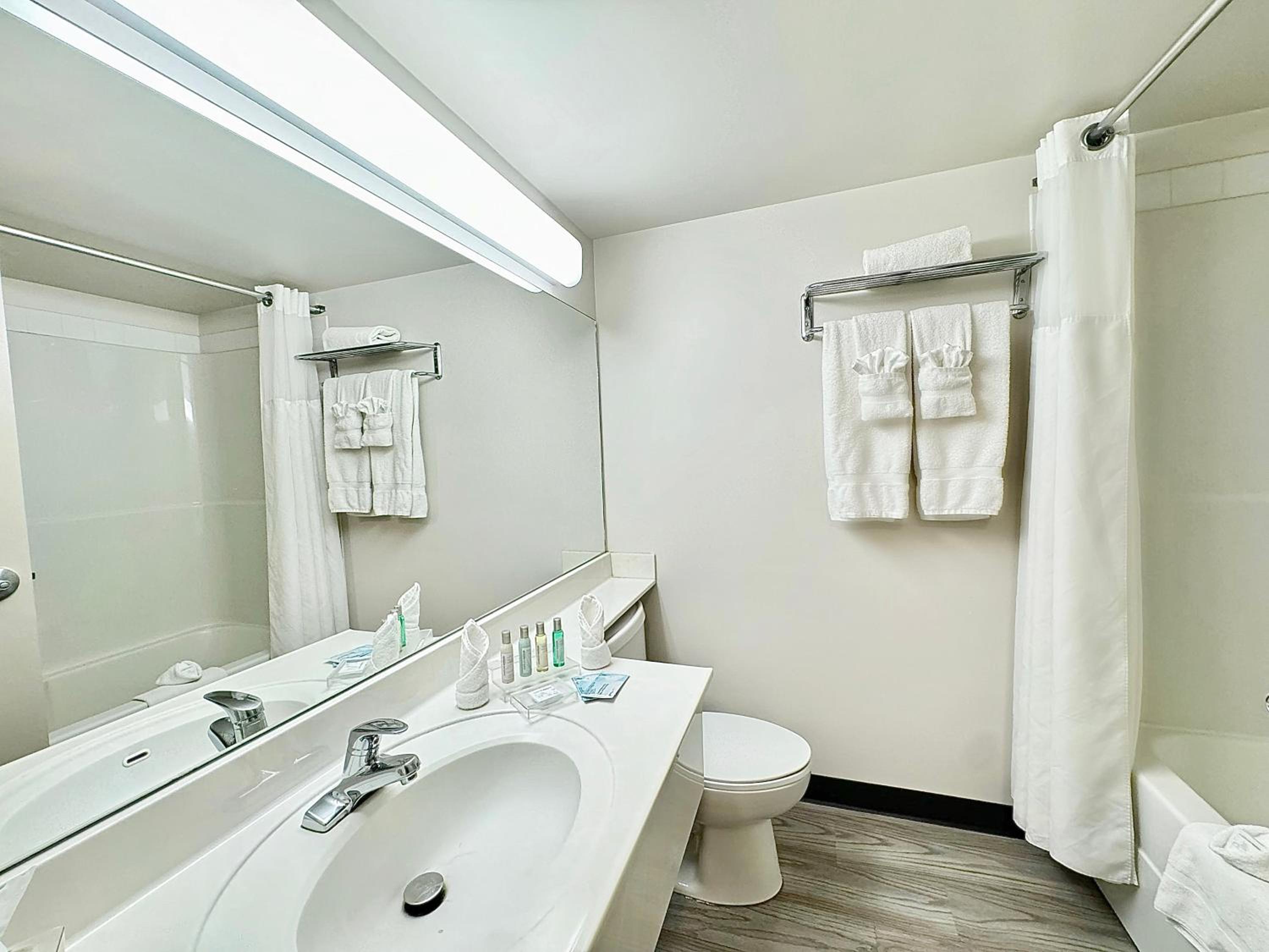 Standard Queen Room