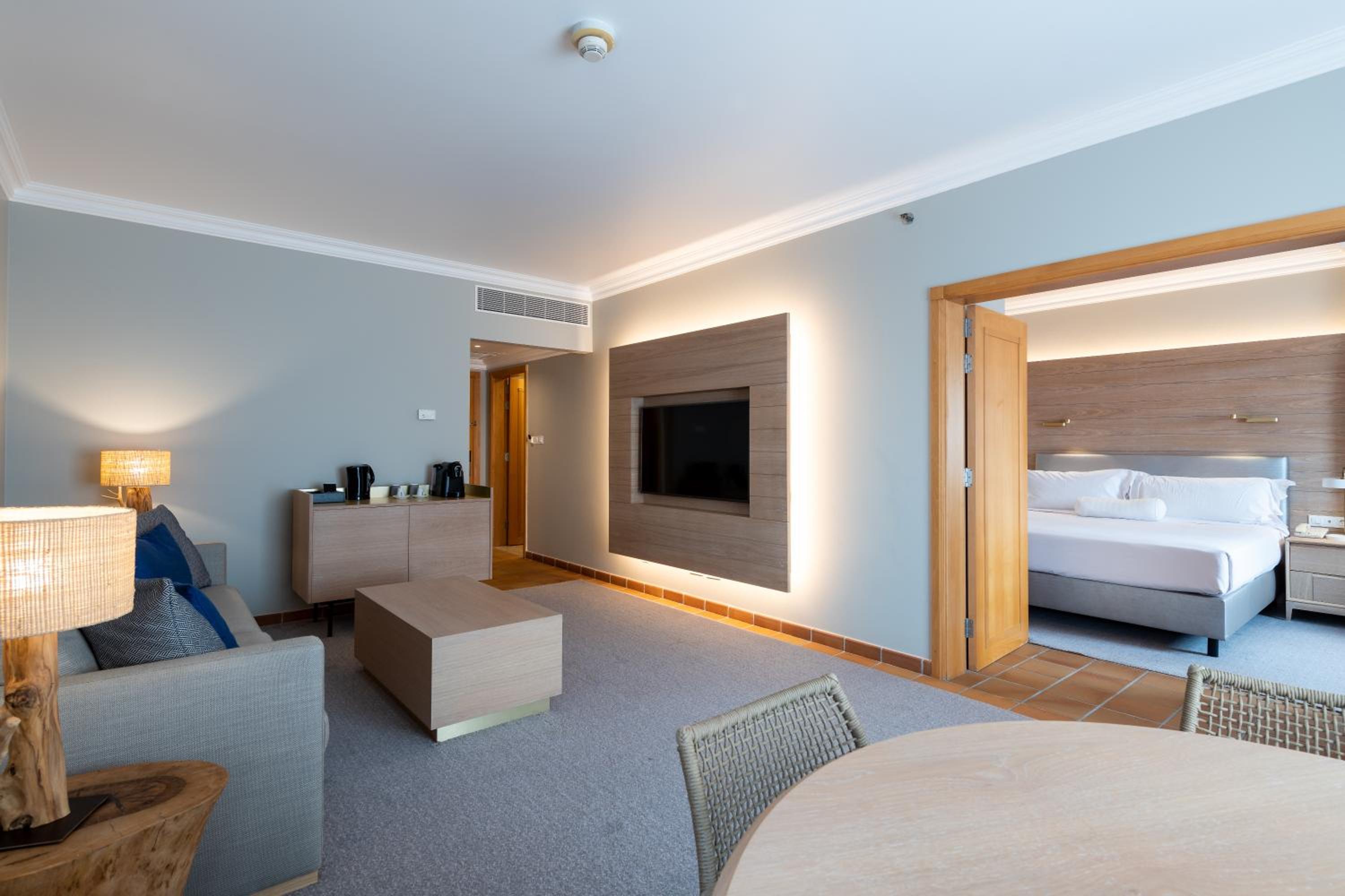 One-Bedroom Junior King Suite with Garden View - Photo 4