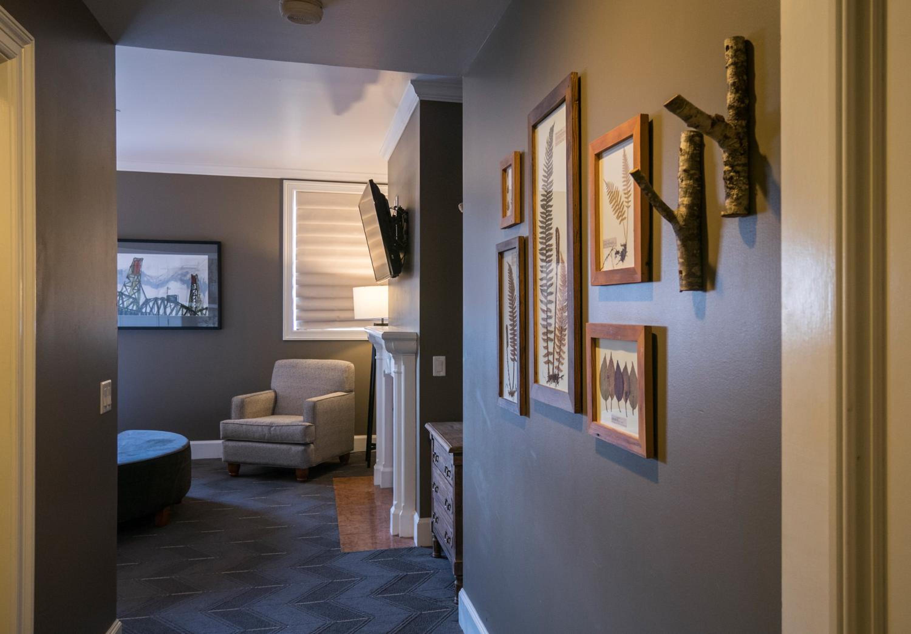 Bridgetown Parlor Suite King photo 2
