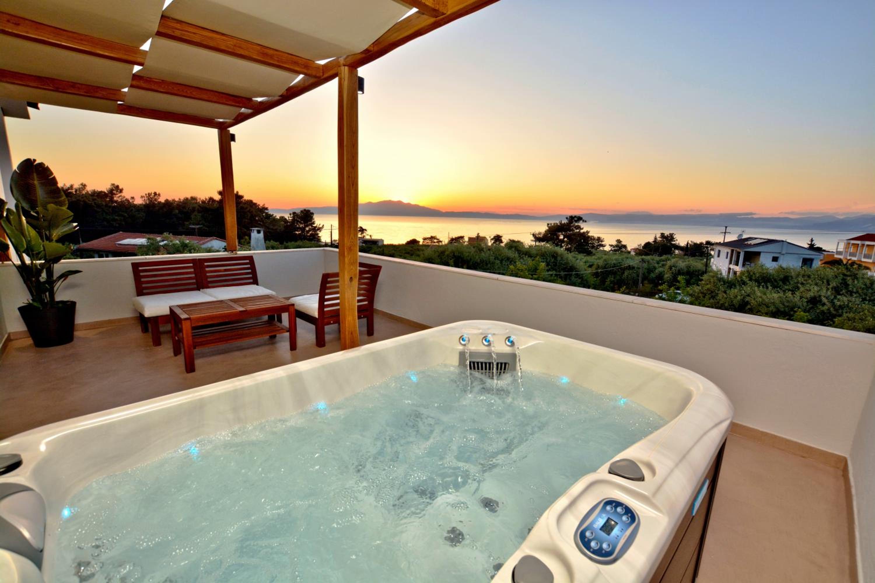 Deluxe Suite with Spa Bath photo 2