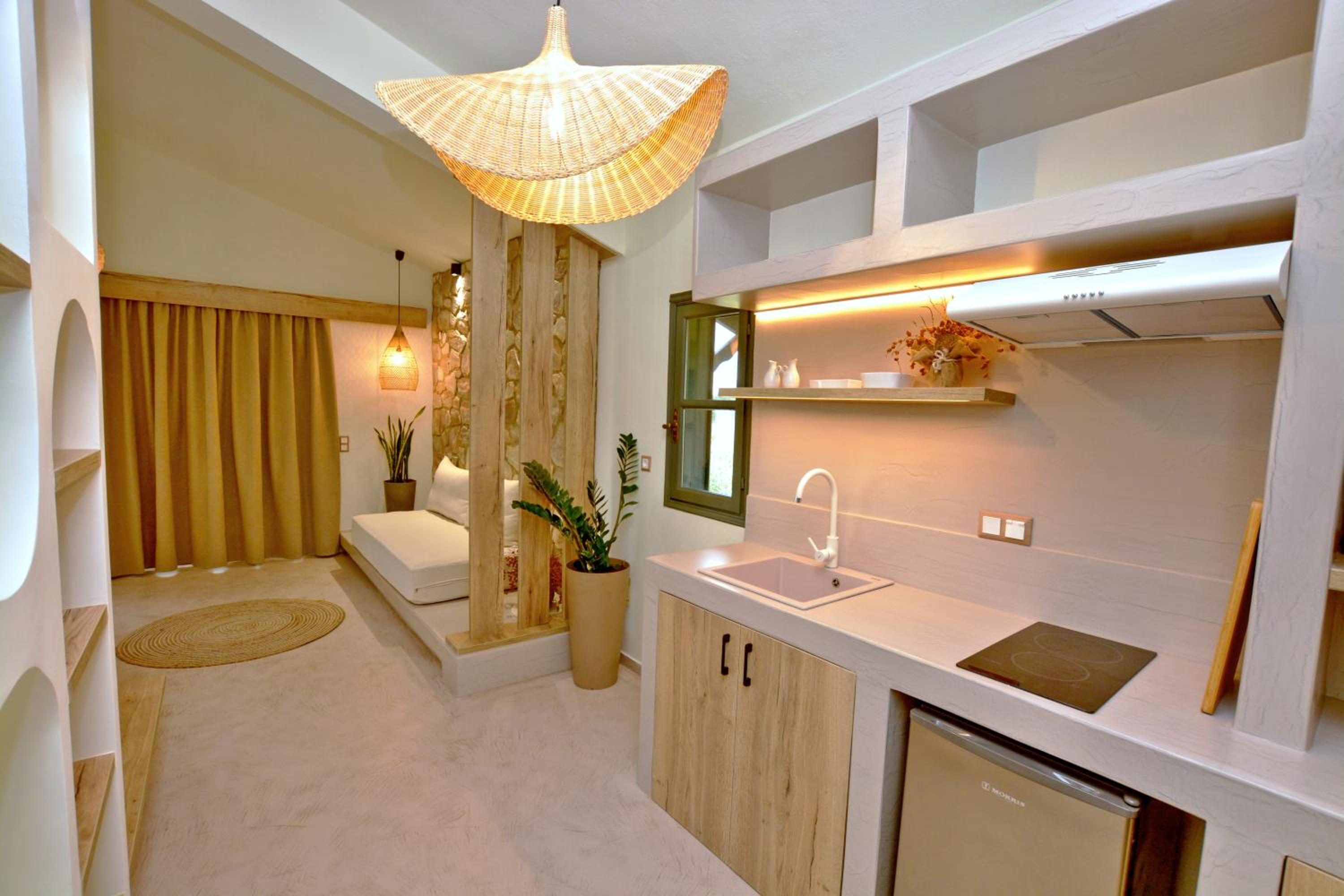 Deluxe Suite with Spa Bath photo 3