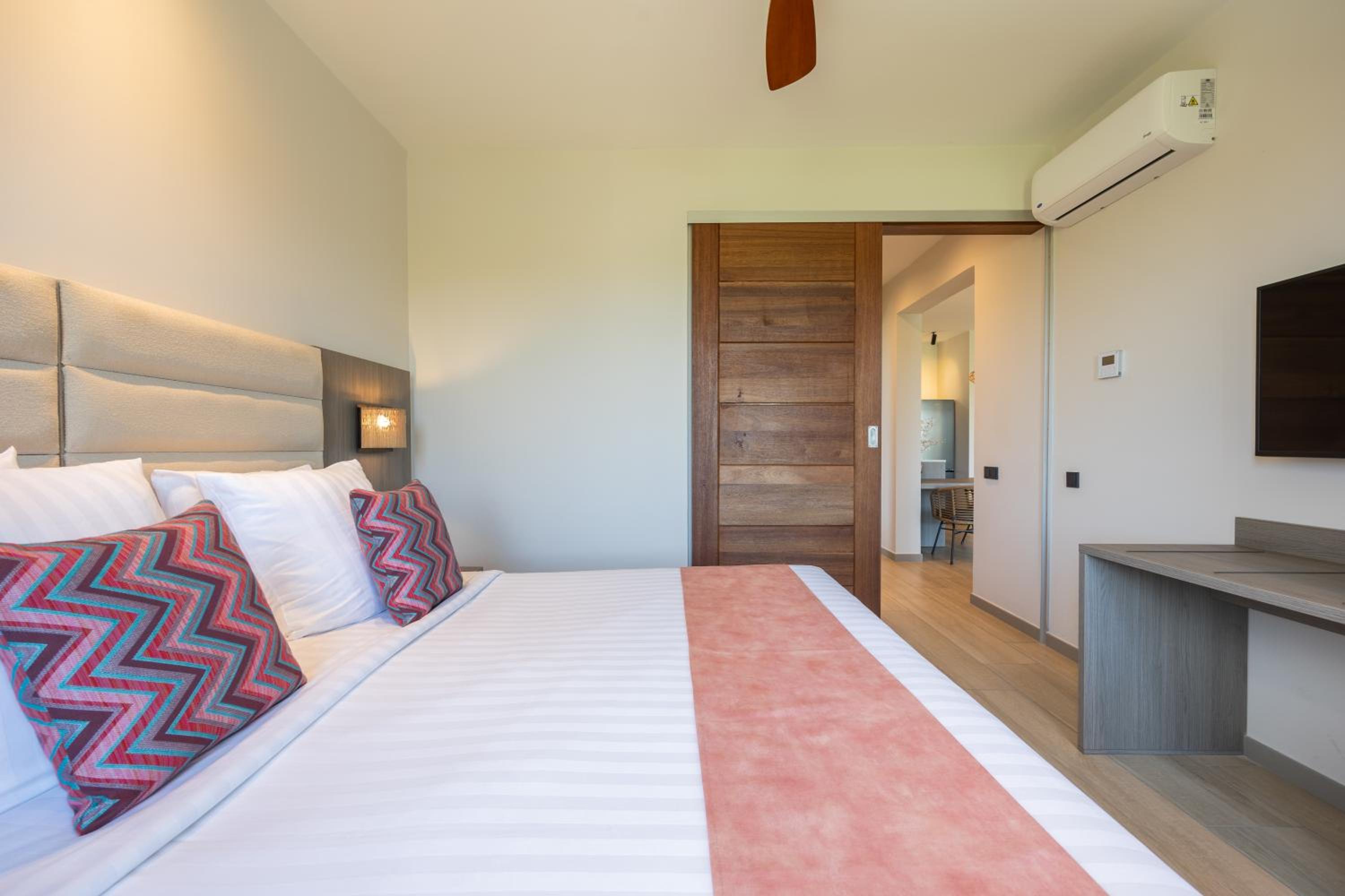 Deluxe King Suite