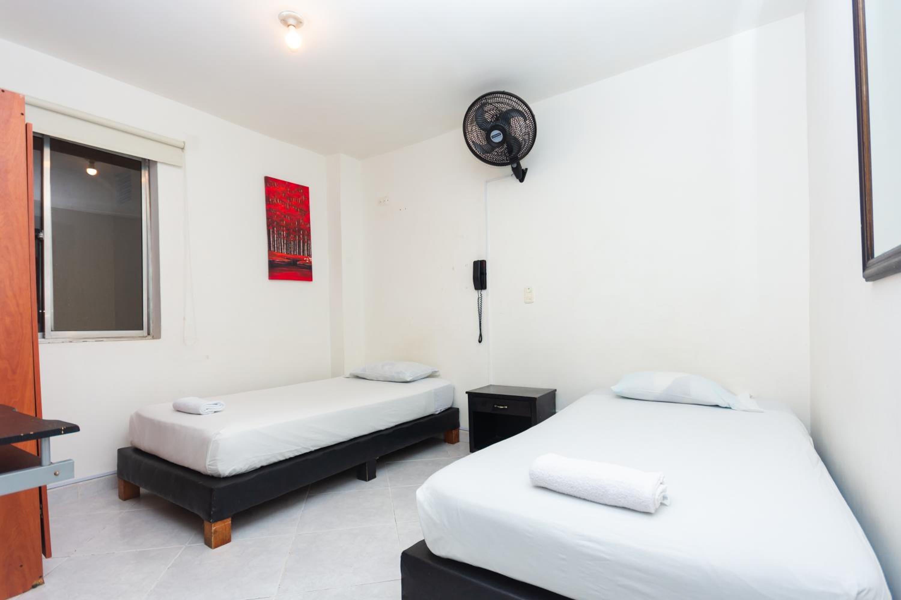Standard Twin Room - Photo 3