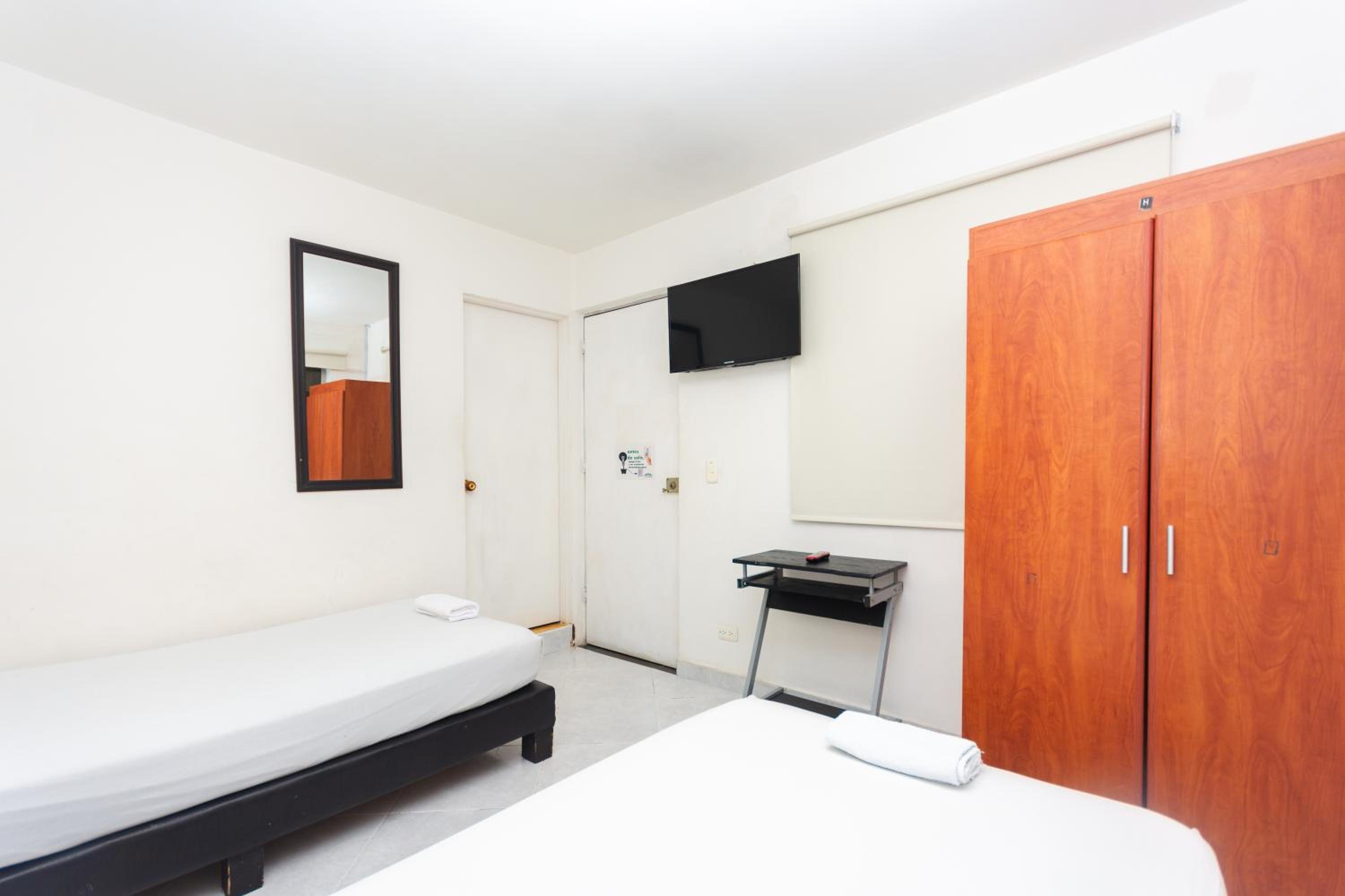 Standard Twin Room - Photo 1