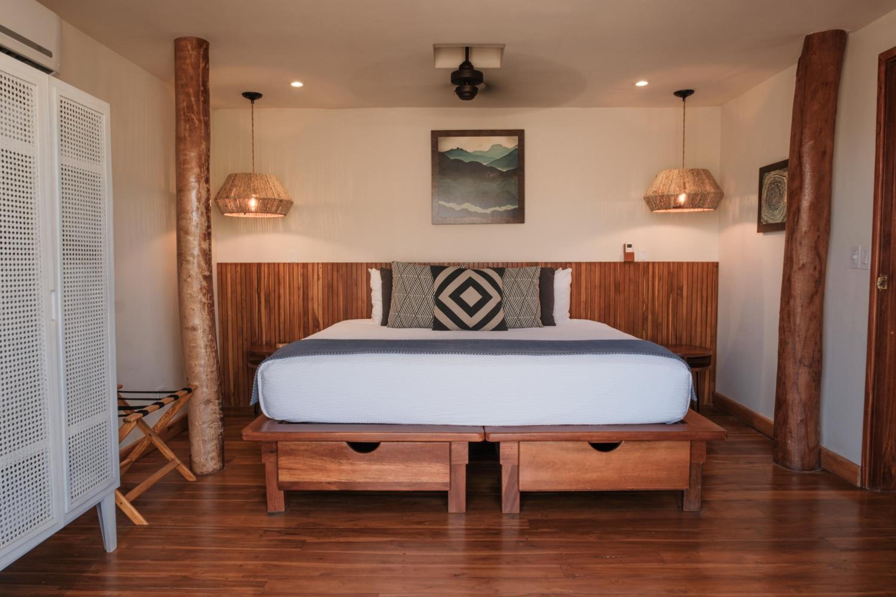 Standard King Room photo 1
