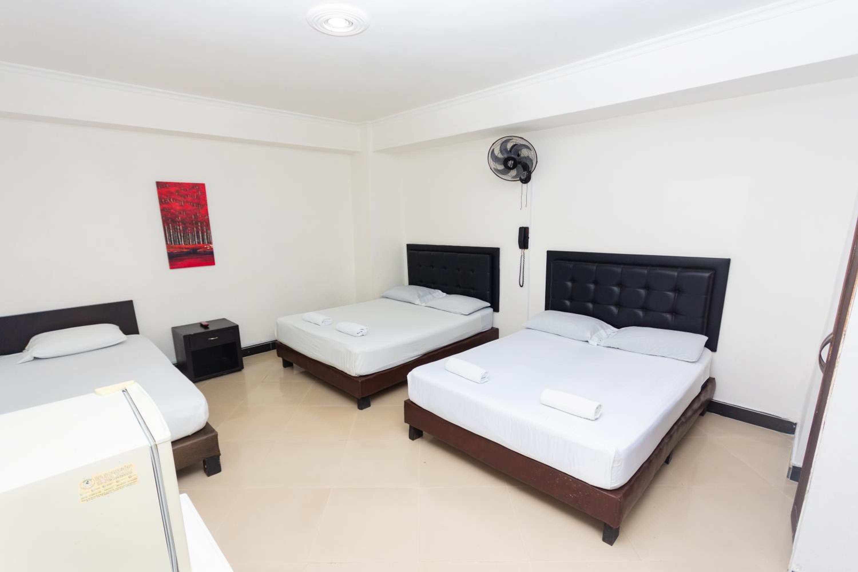 Standard Family Room - Photo 4