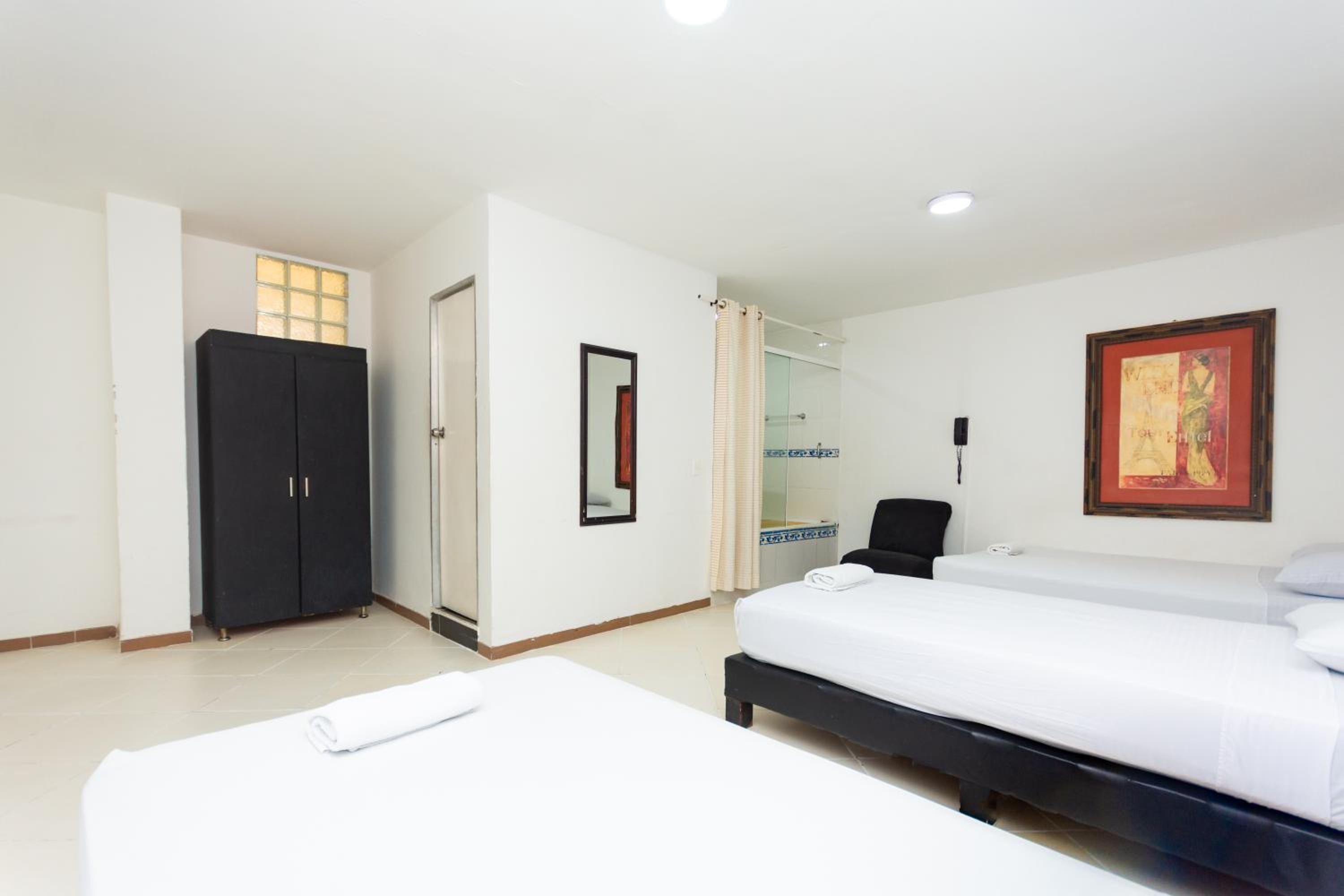 Standard Quadruple Room - Photo 2