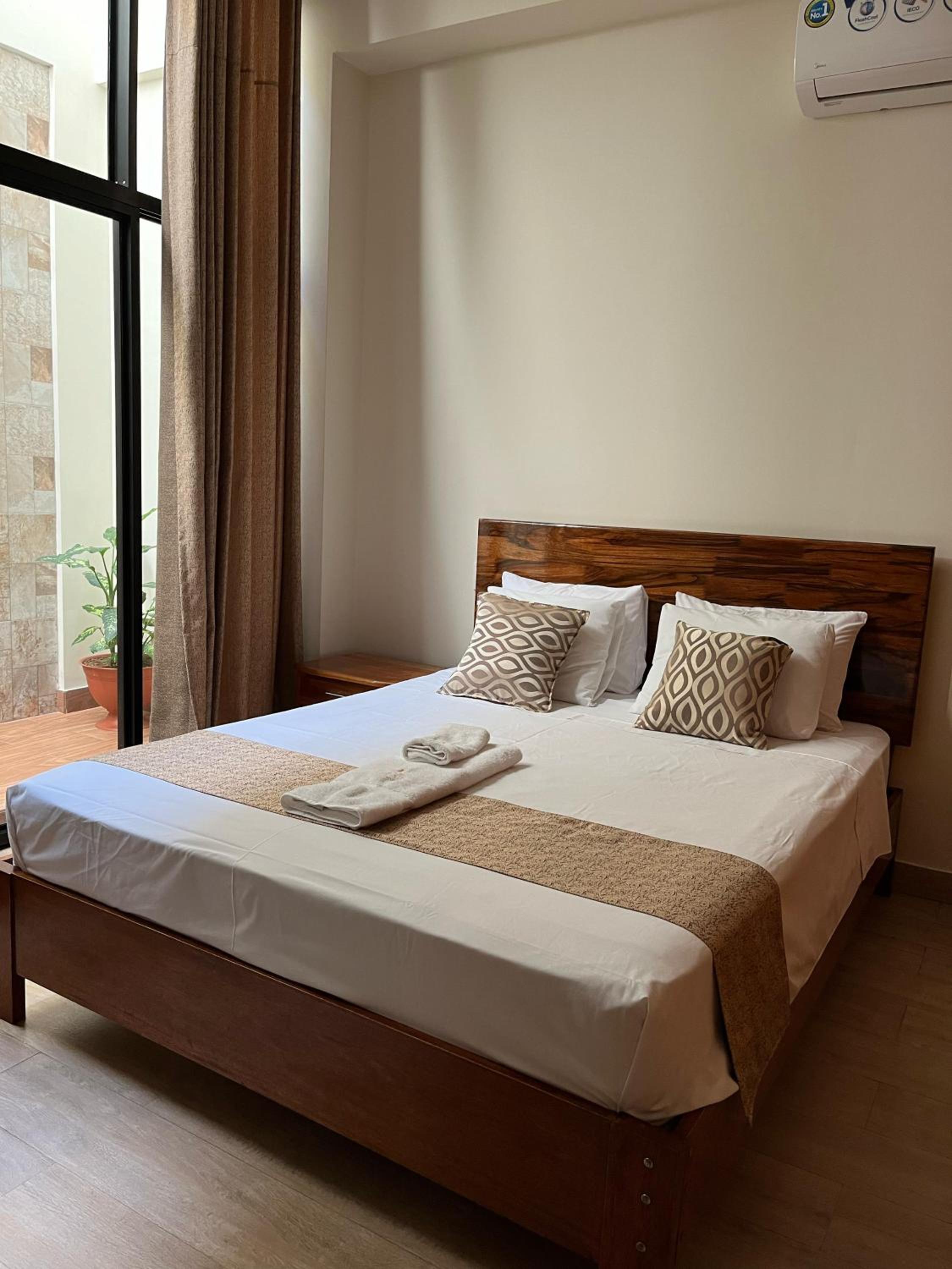 Two-Bedroom Deluxe Apartment - Photo 4