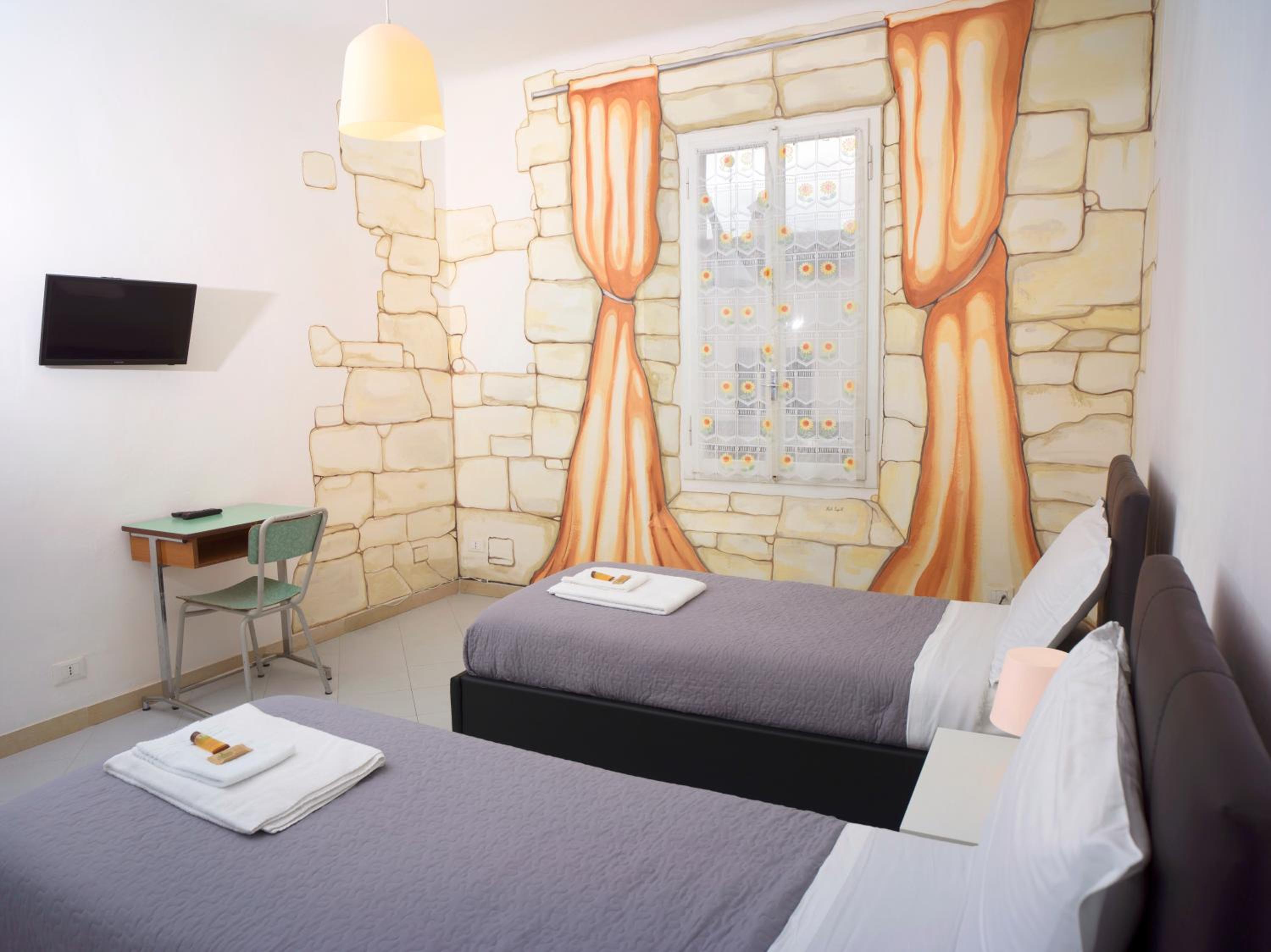 Twin Room With City View And Shared Bathroom