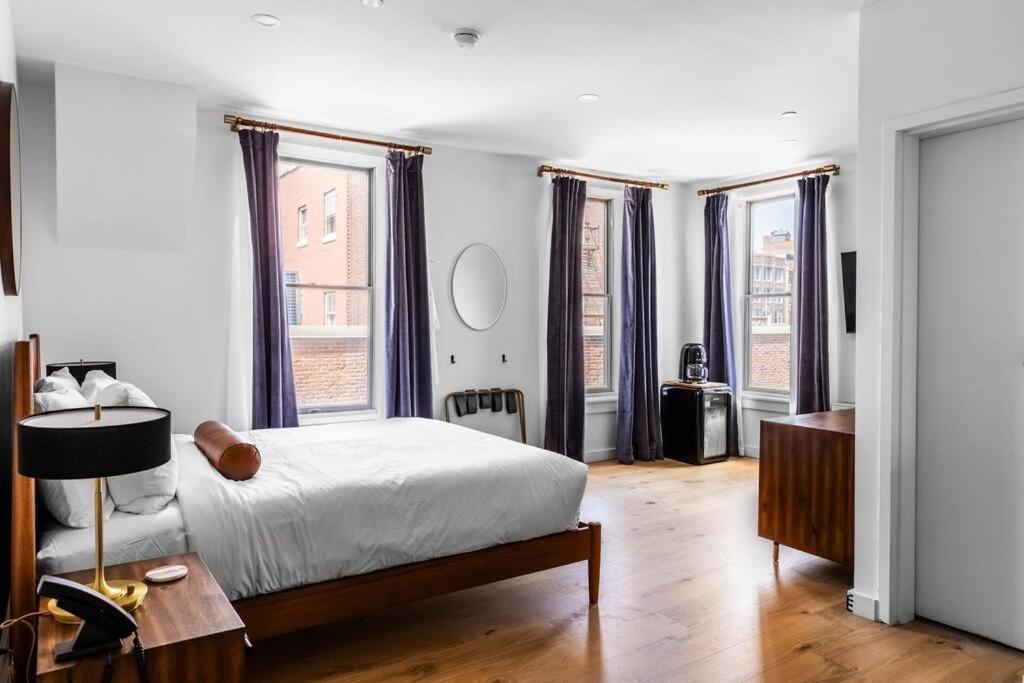 Queen Room photo 1