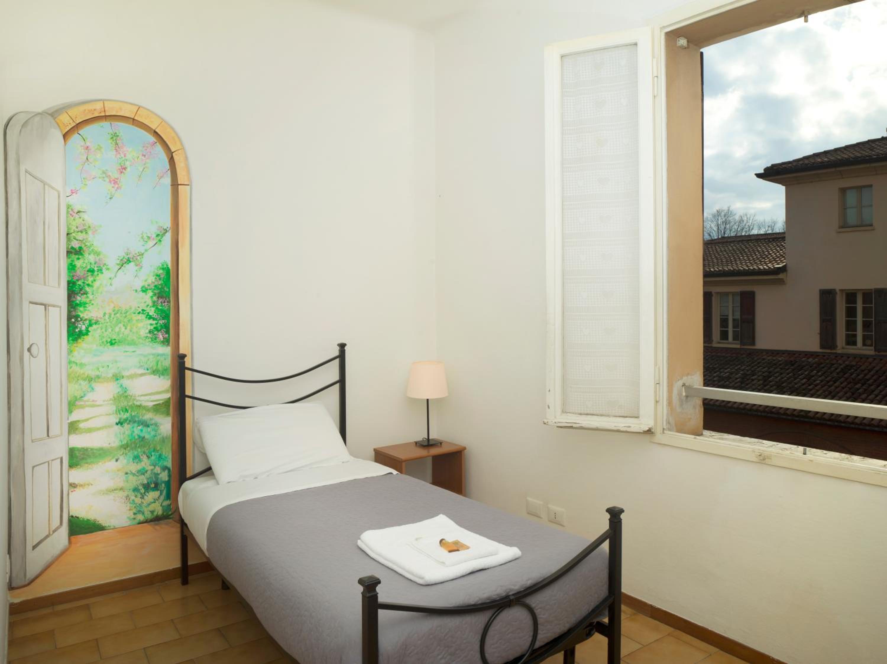 Single Room With City View And Shared Bathroom