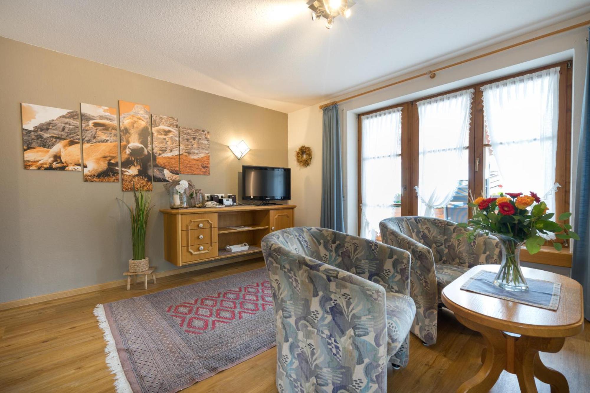One-Bedroom Apartment photo 1