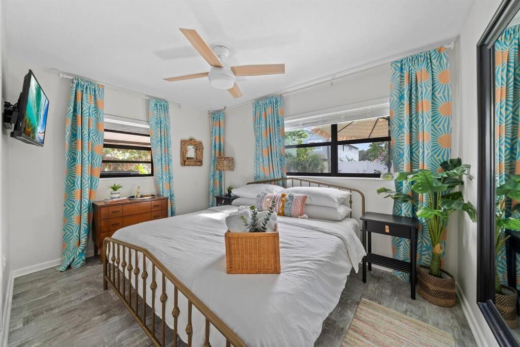 Three-Bedroom House photo 2