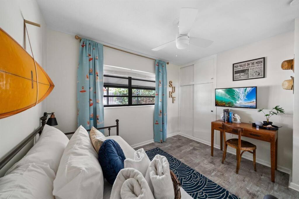 Three-Bedroom House photo 3