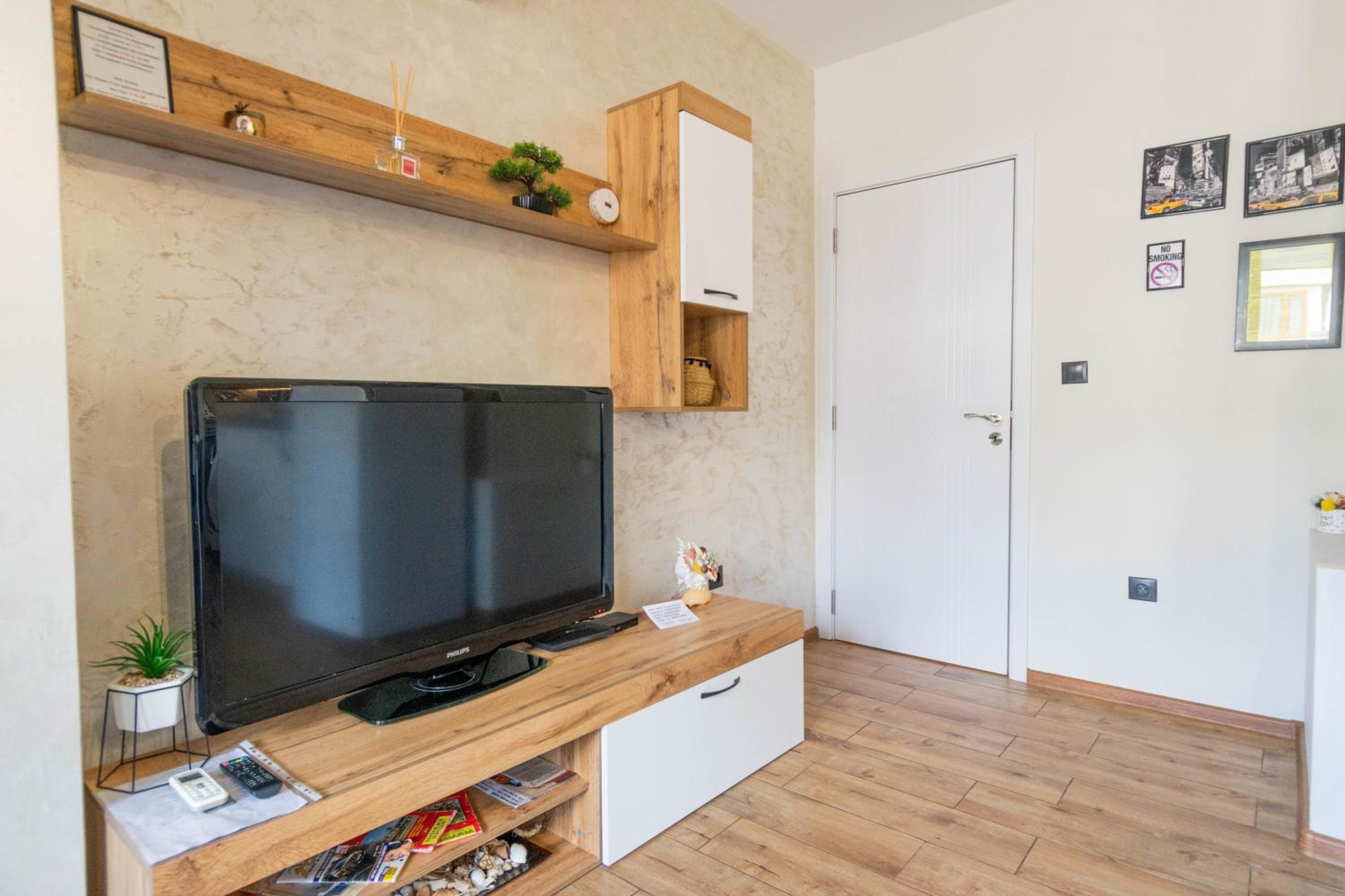 One-Bedroom Apartment photo 3