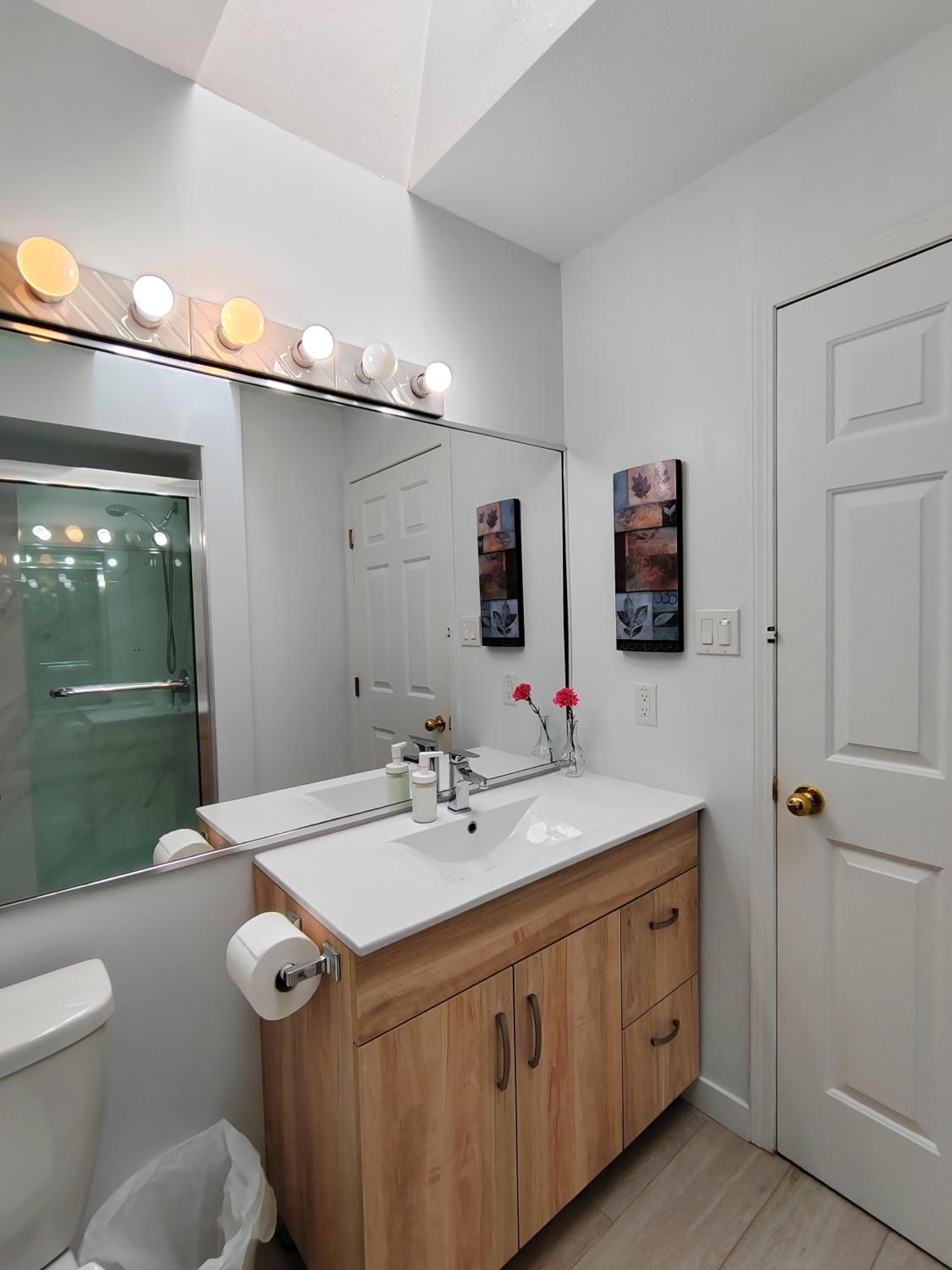 Queen Room photo 2
