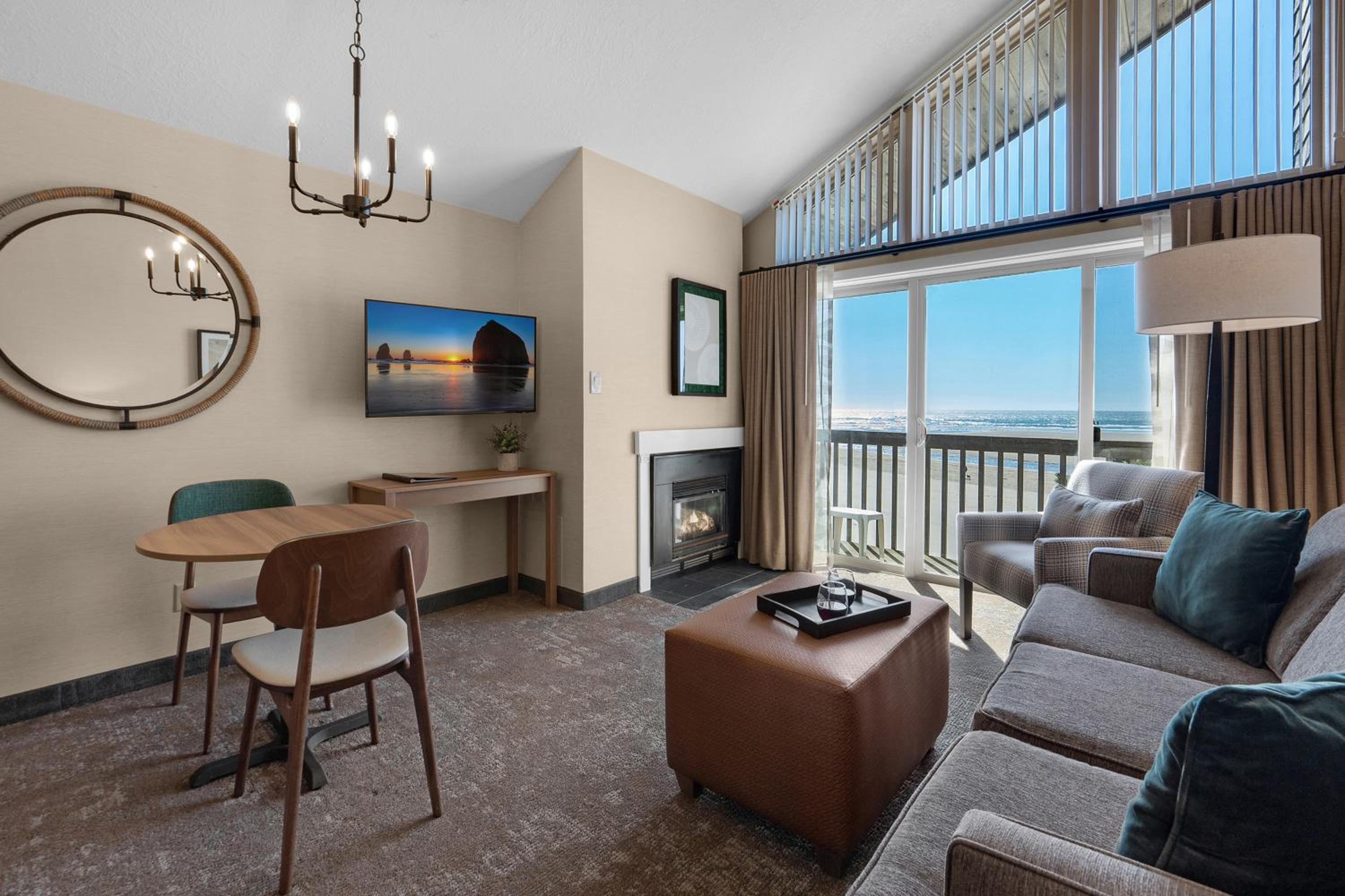 Queen Suite Oceanfront photo 2