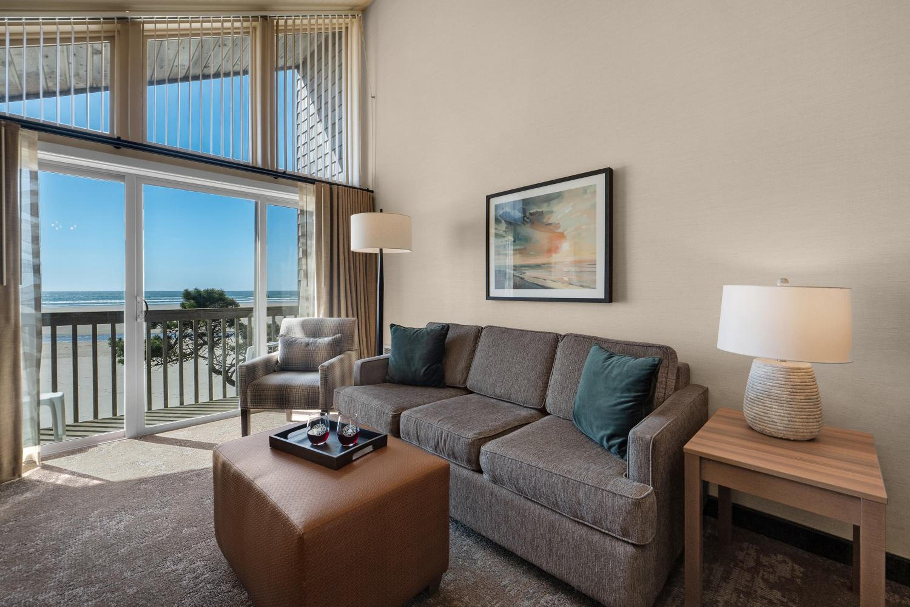 Queen Suite Oceanfront photo 1