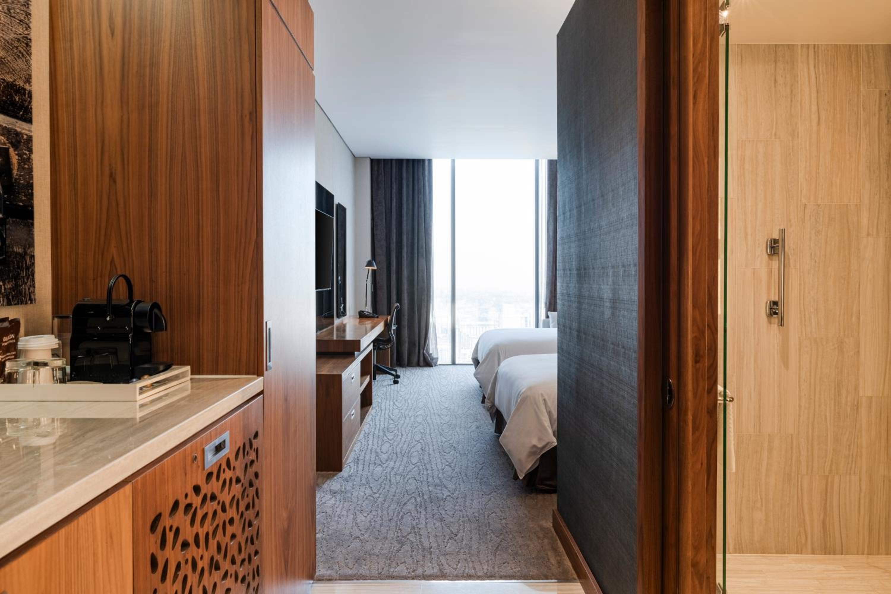 Available room thumbnail 6