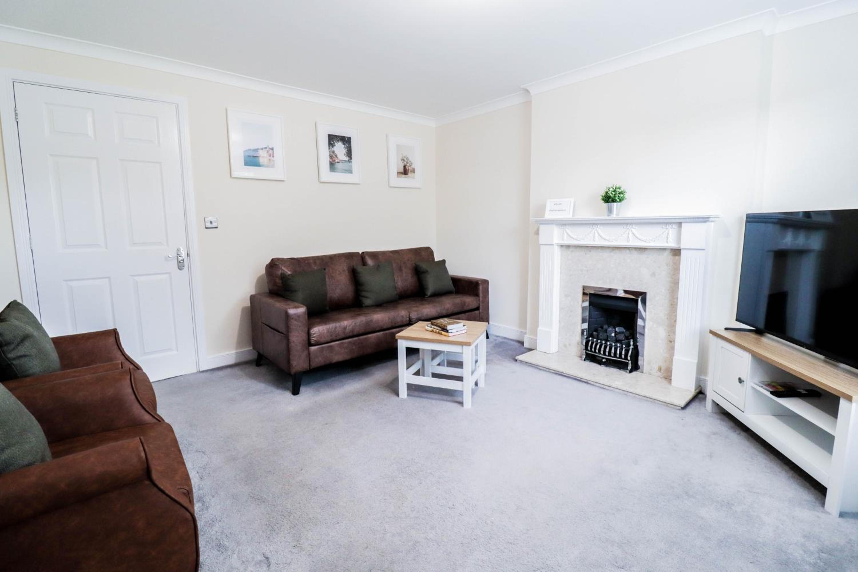 Three-Bedroom House photo 3