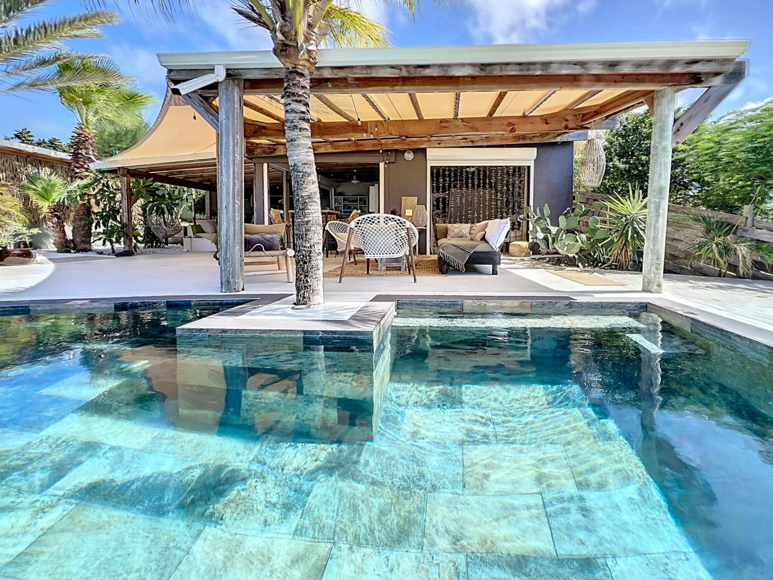 Bungalow photo 1