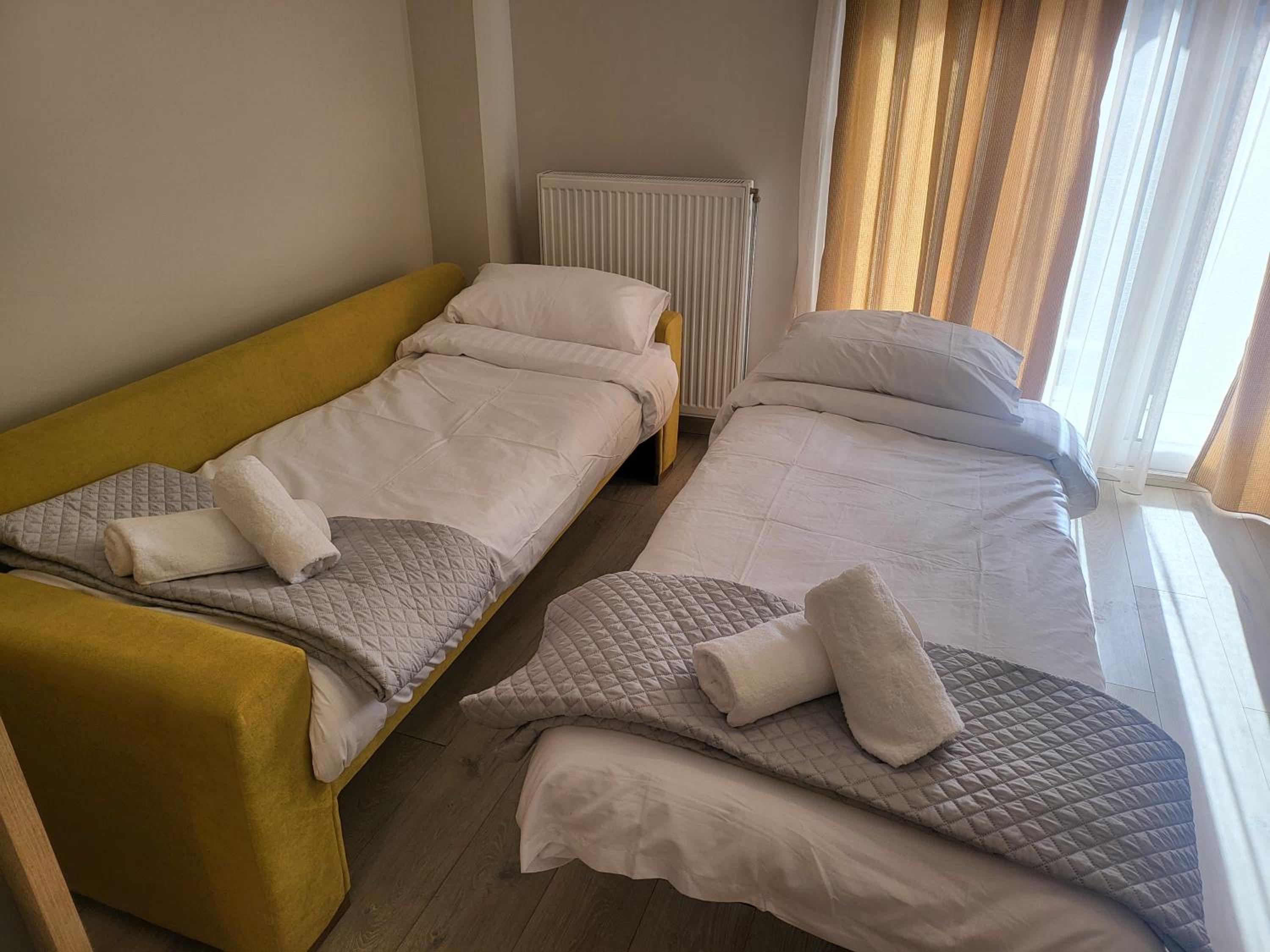 Deluxe One-Bedroom Apartment with City View photo 3