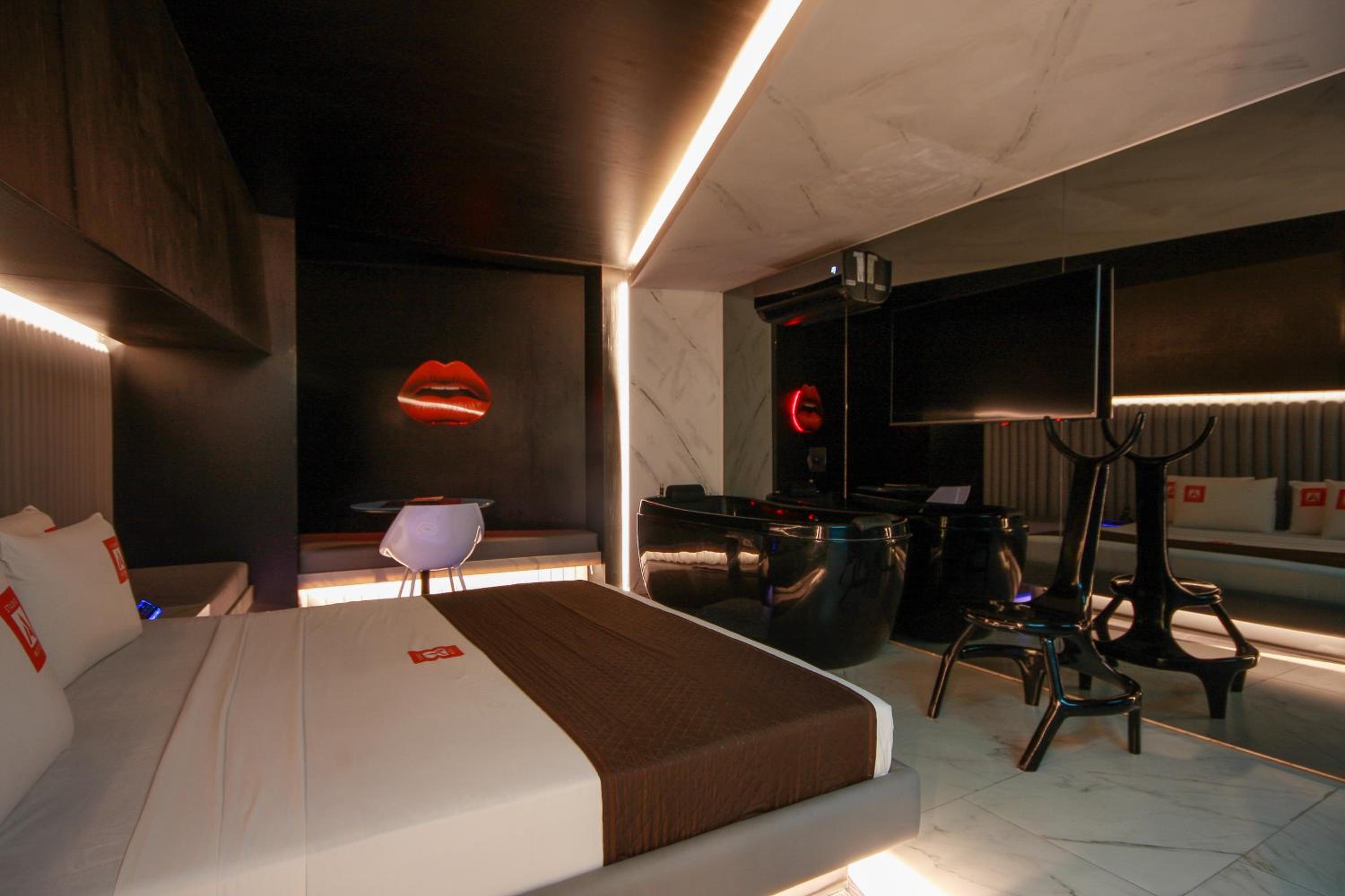 Queen Suite With Spa Bath