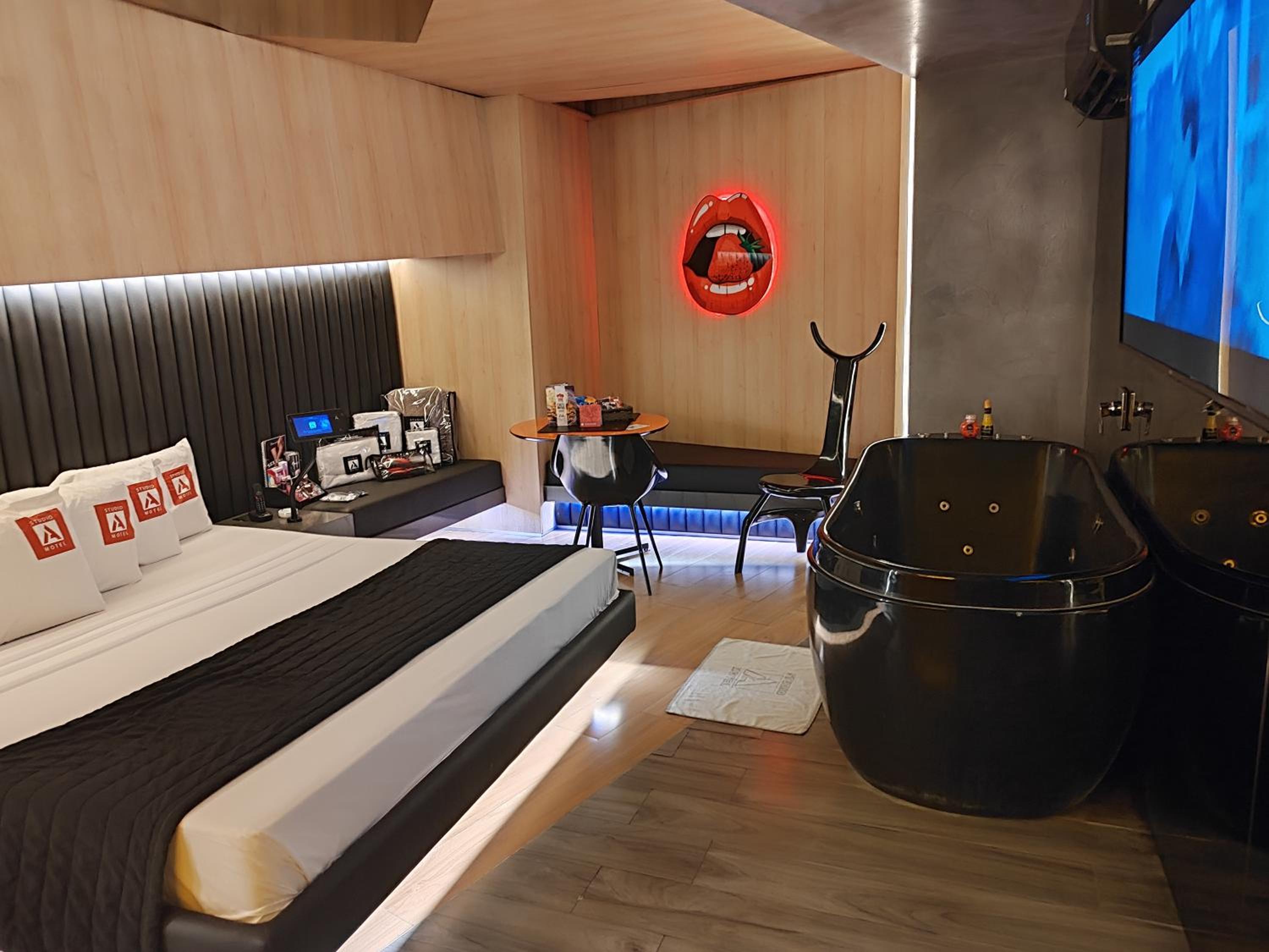 Suite with Spa Bath