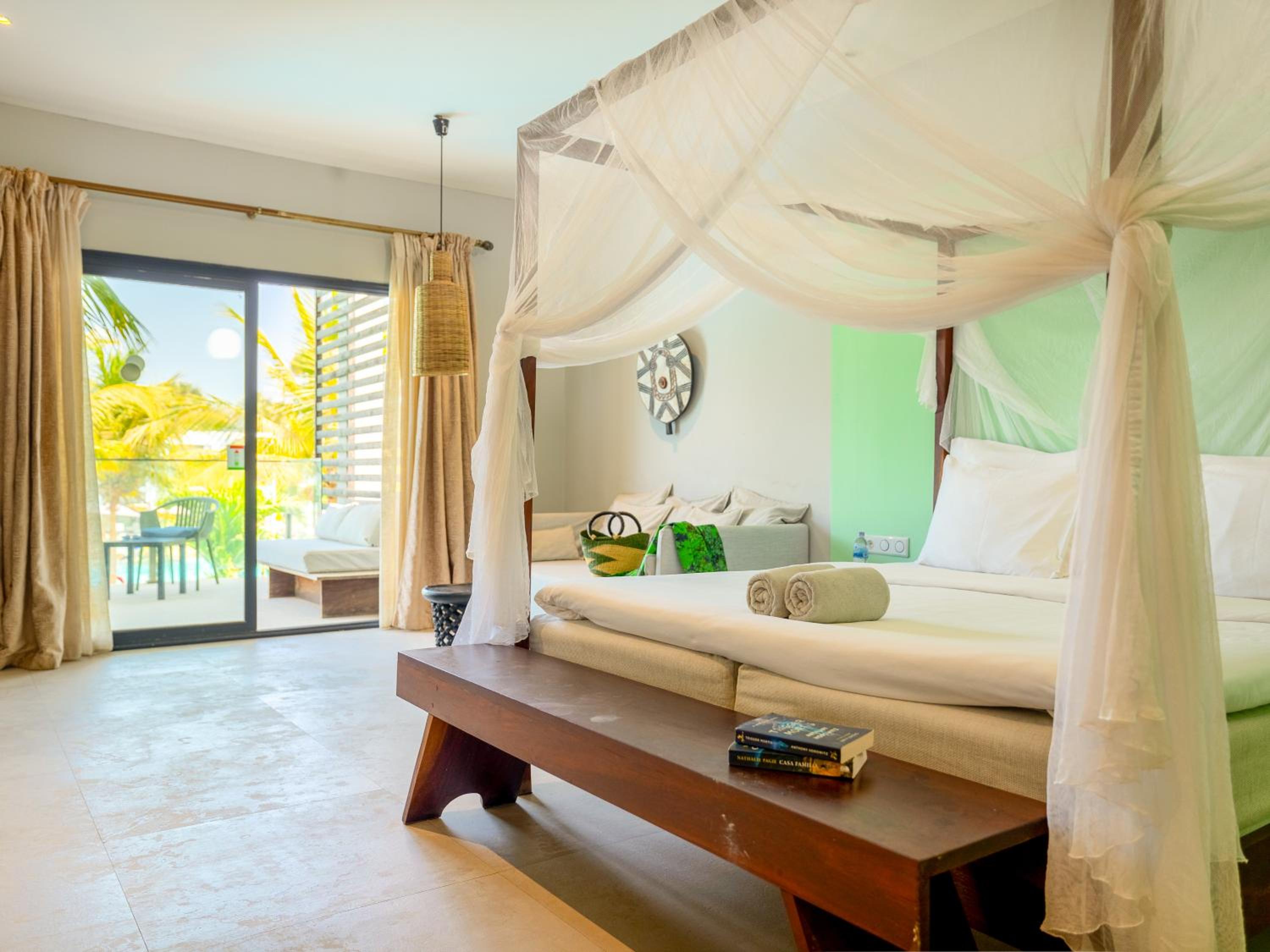 Double Room with Pool View - Photo 8