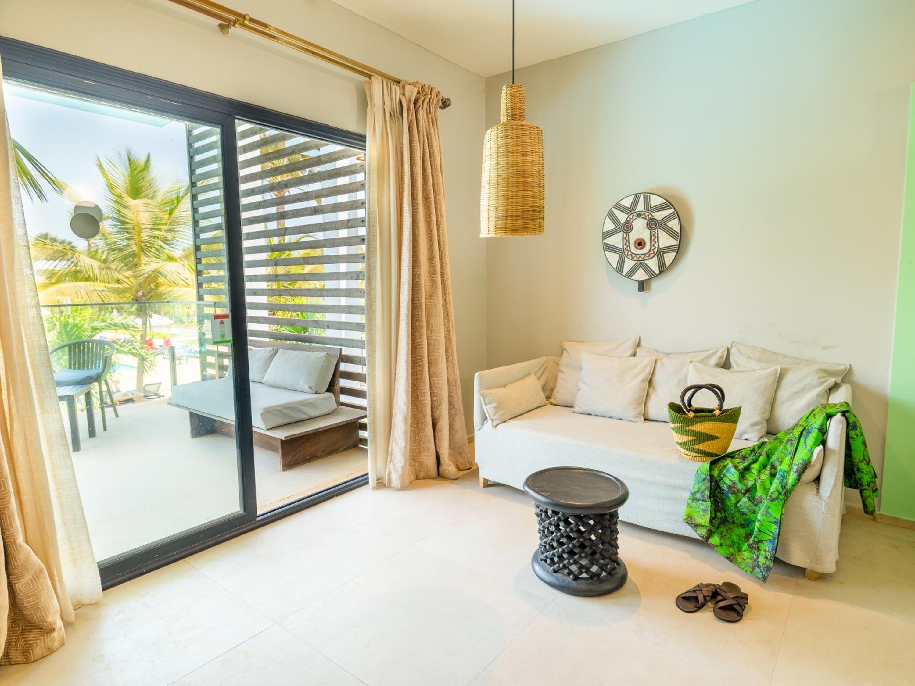 Double Room with Pool View - Photo 7